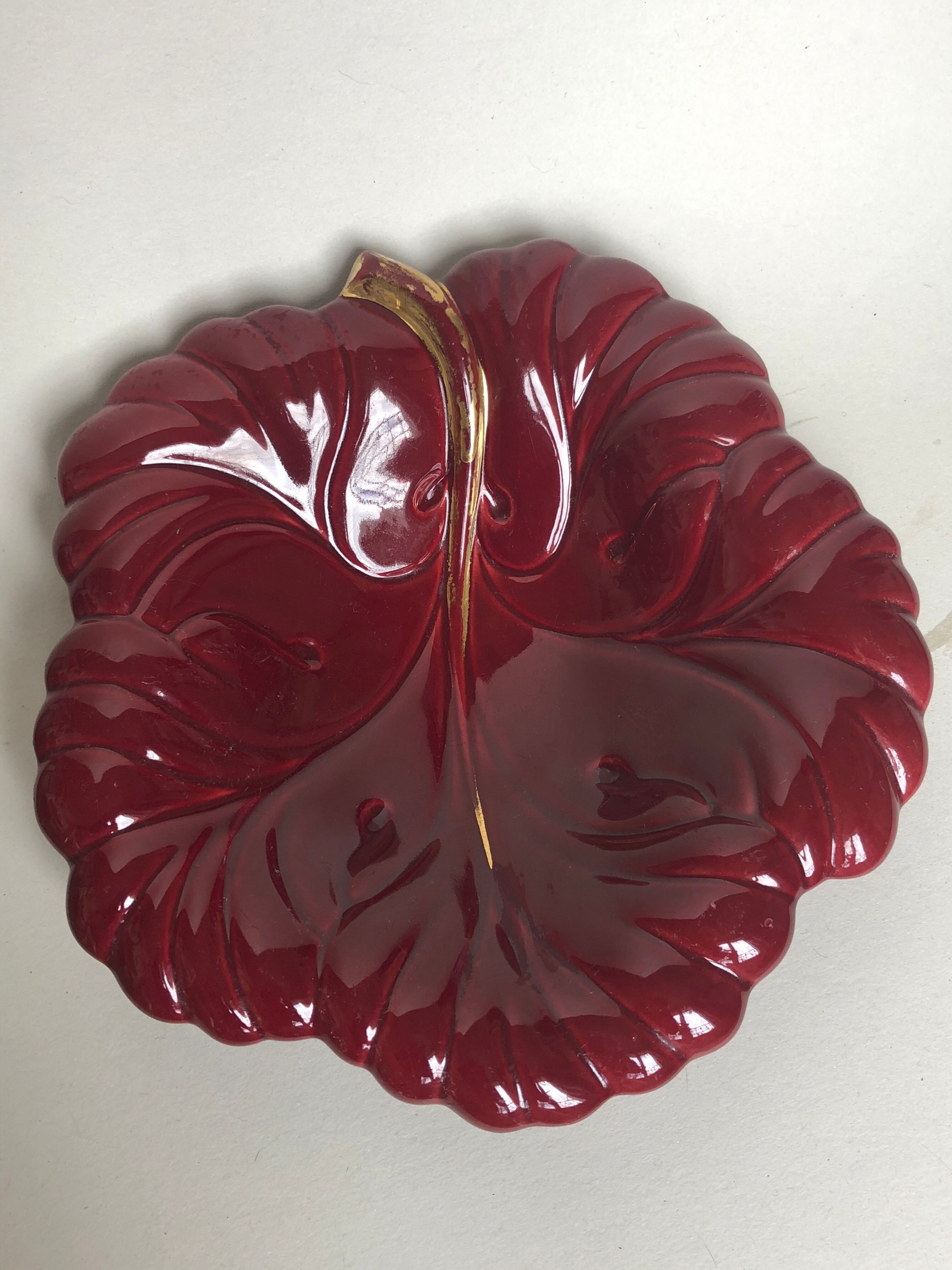 Flat ceramic burgundy vallauris