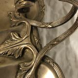 Table servant silver metal.
