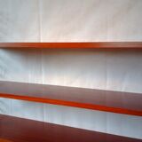 String shelf by Nisse Strinning with three mahogany shelves. Gungrey metal sides.