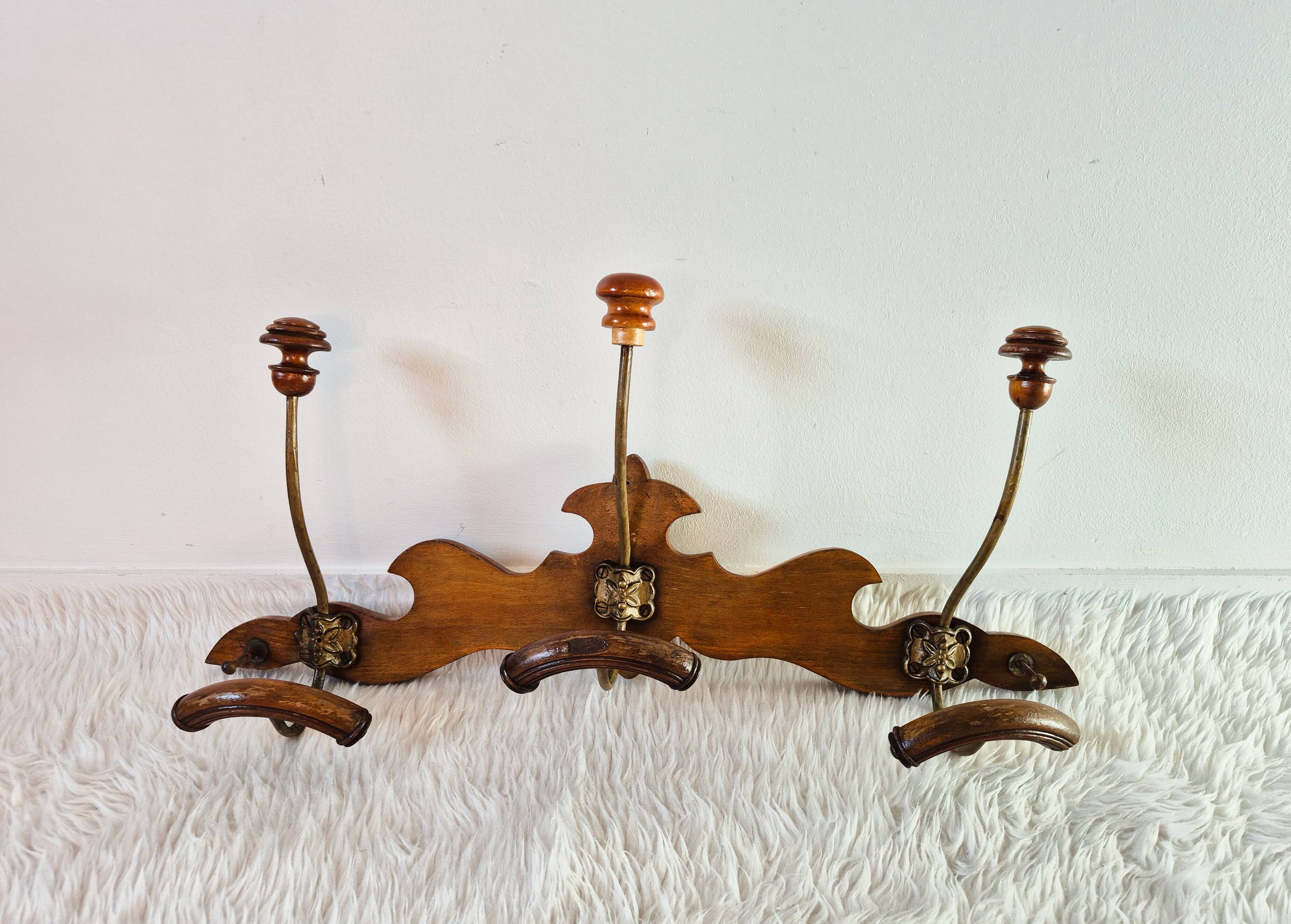 Varnished wooden wall coat rack, 3 hooks.