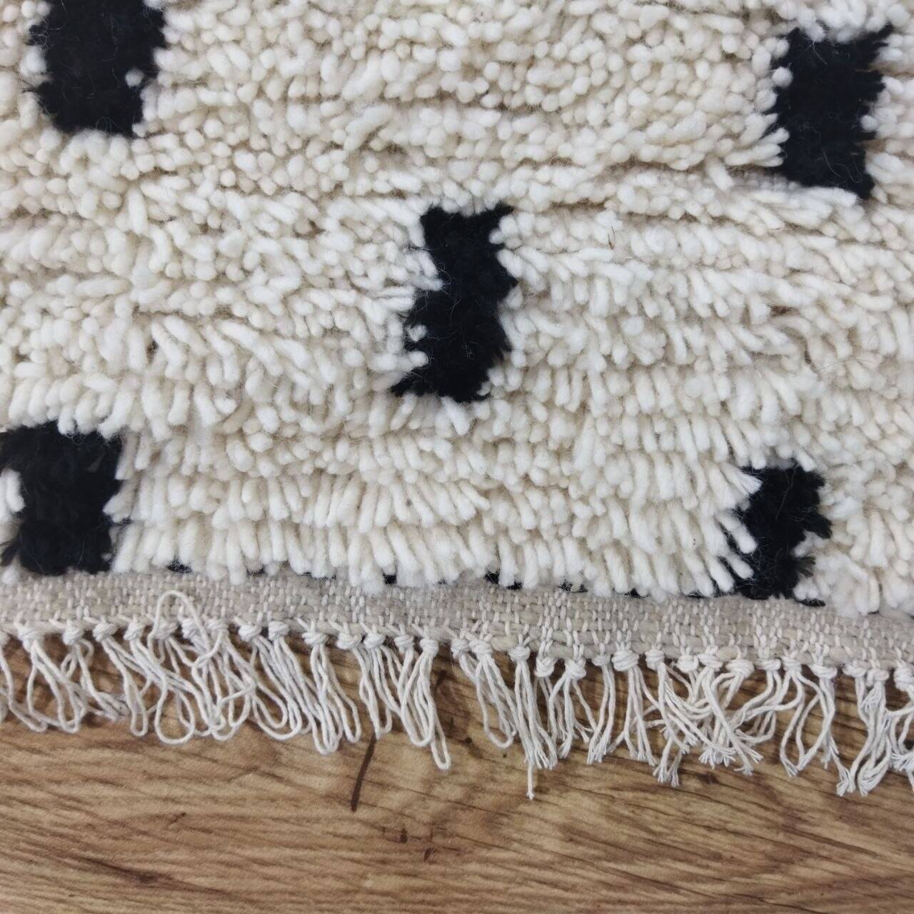 Large Moroccan Berber rug in cream wool with black patterns 290 x 200 cm