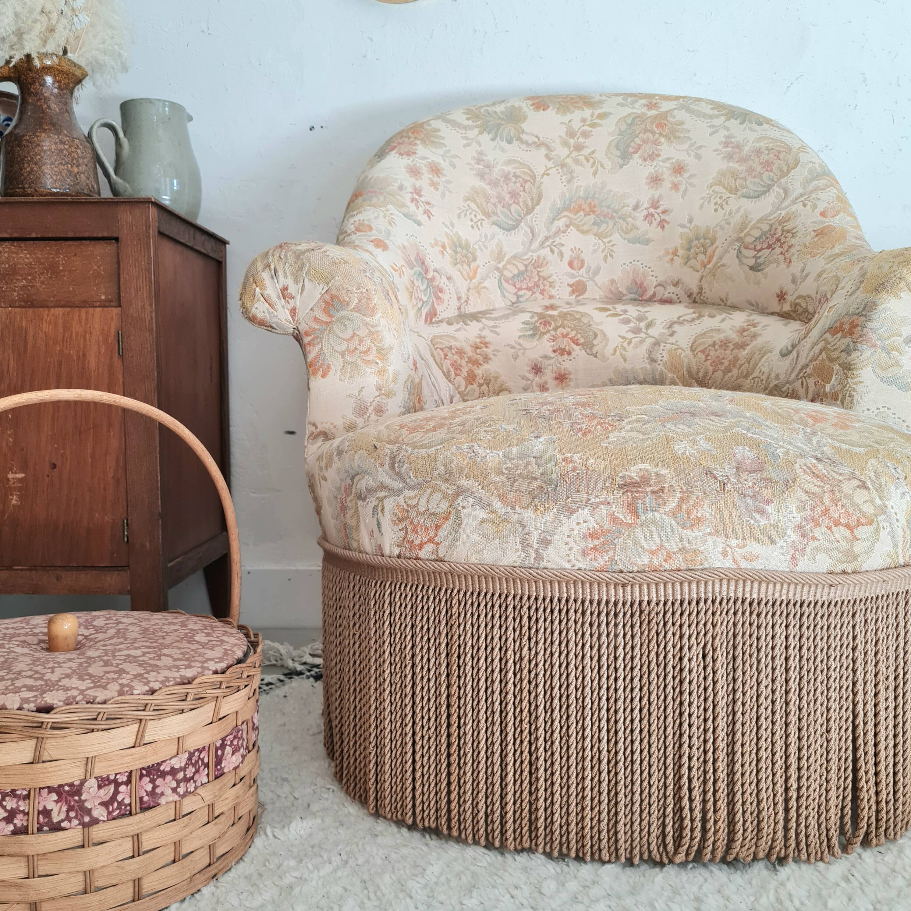 Floral toad armchair with fringes
