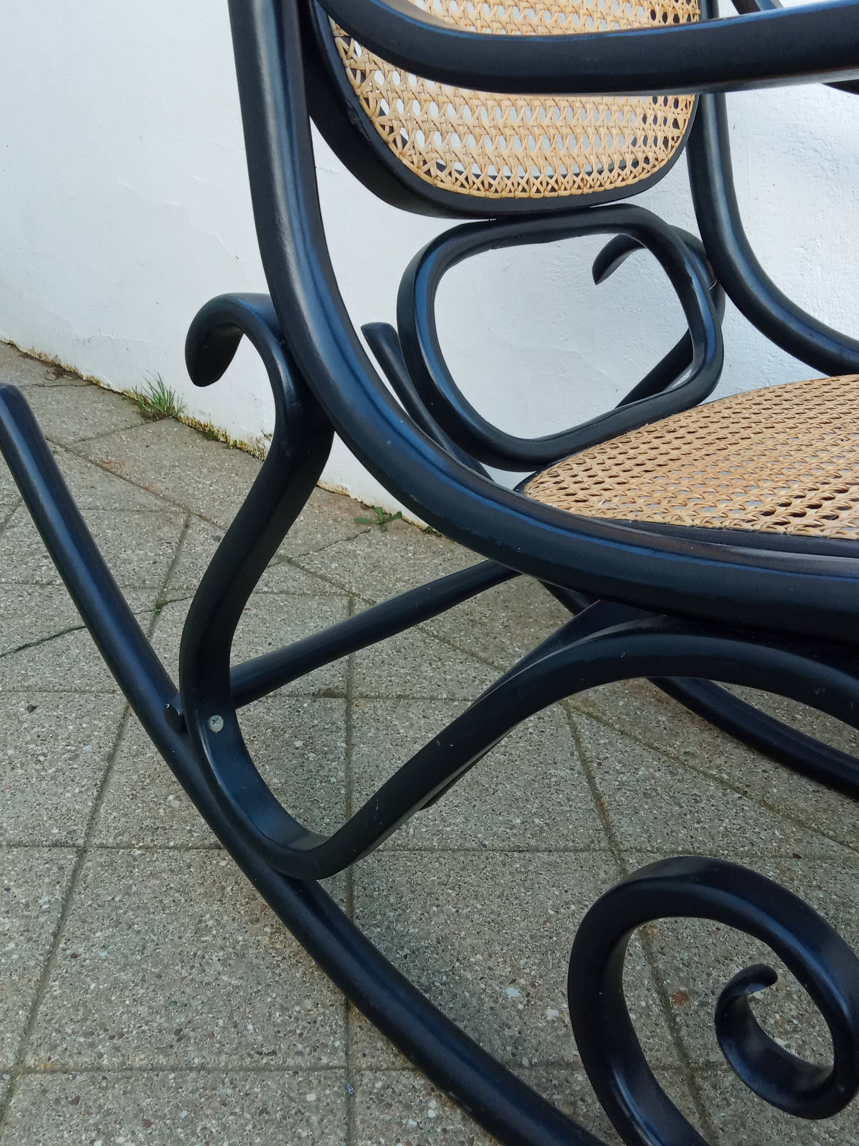 Rocking-chair canned