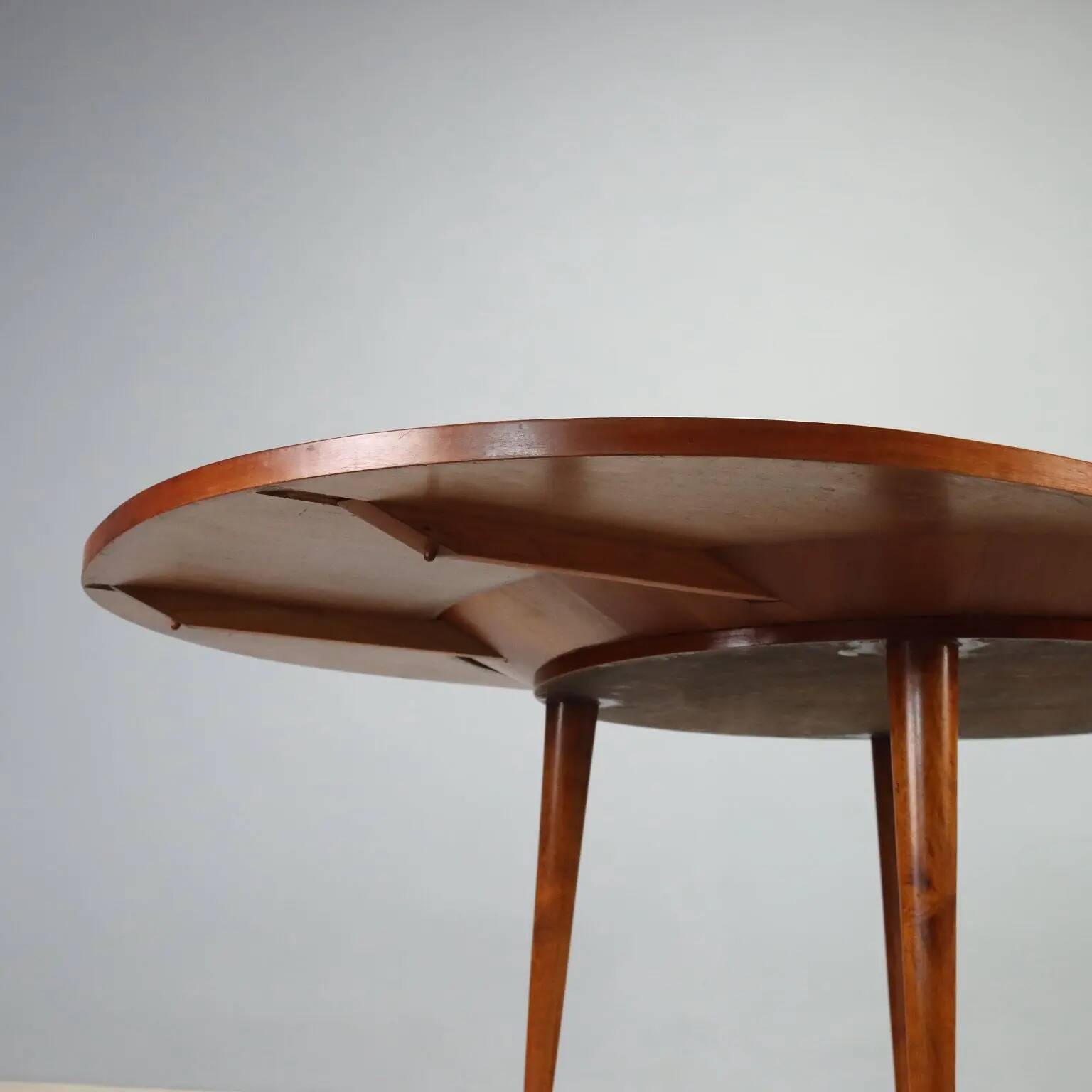 Vintage beech veneer table, checkerboard effect, Italian design from the 1950s.