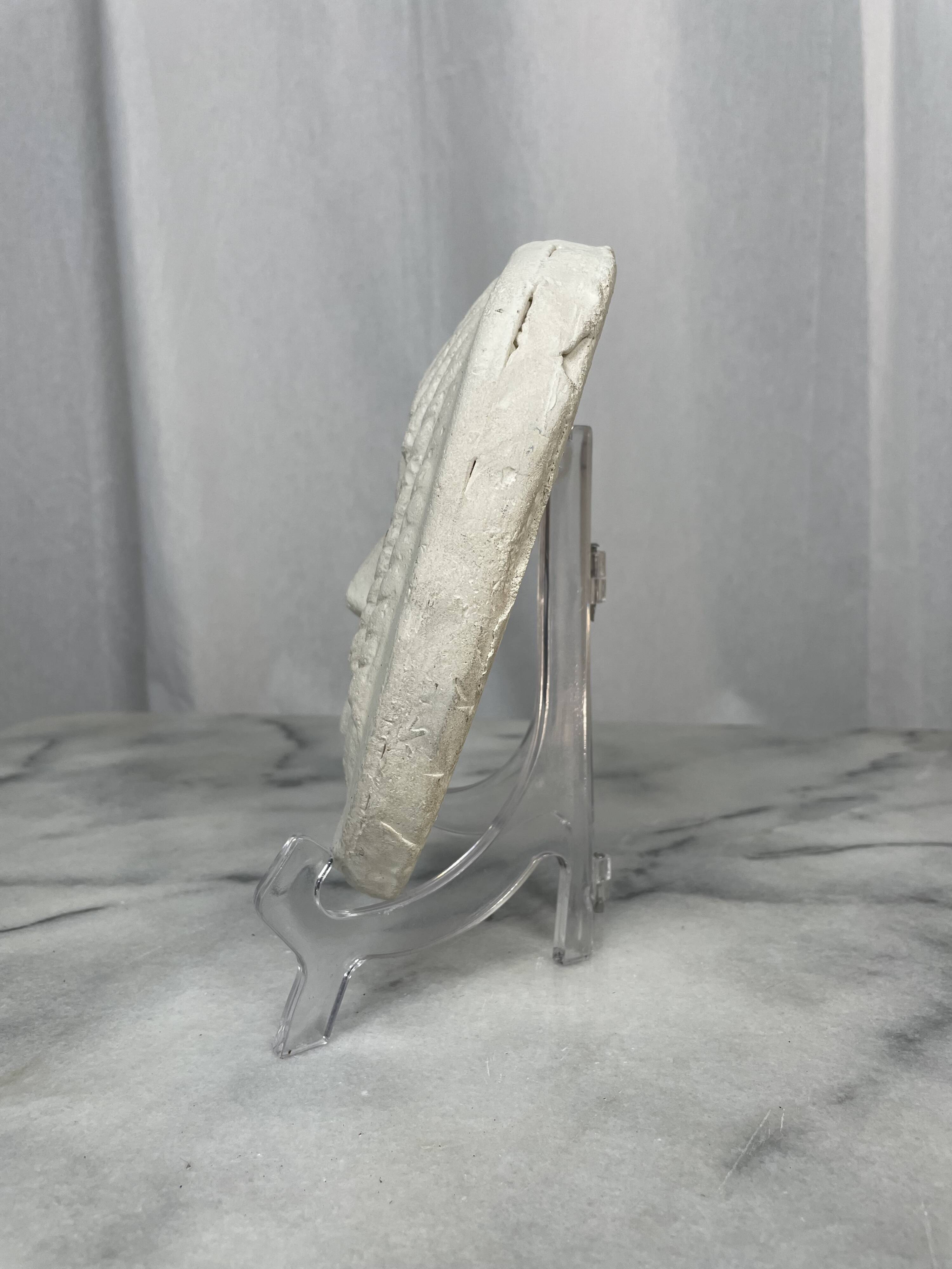 Masque de style visage en bas-relief antique