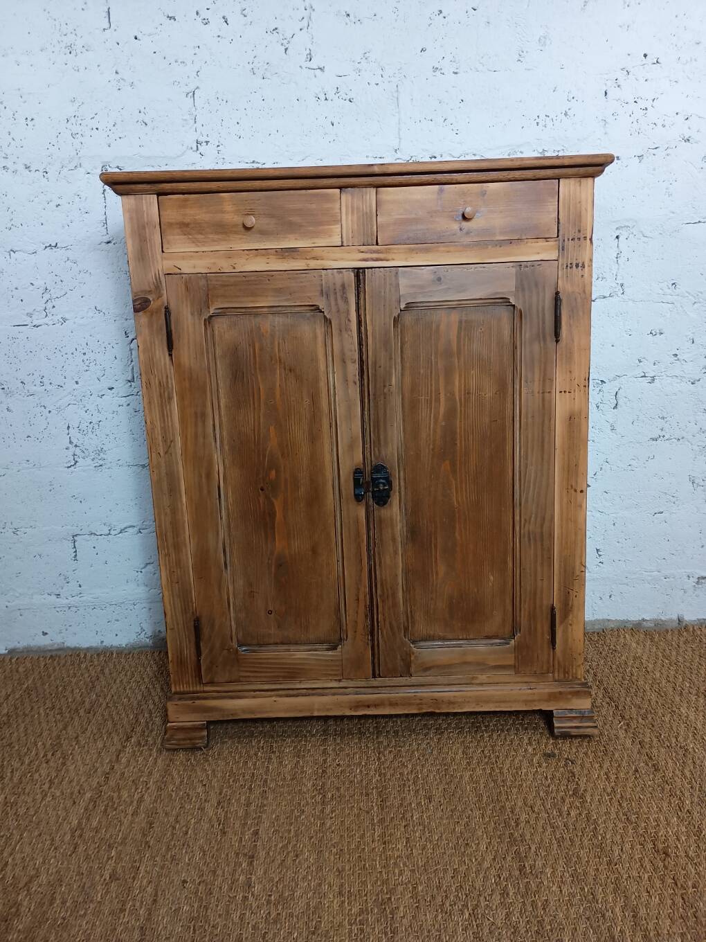 Buffet parisien vintage en pin