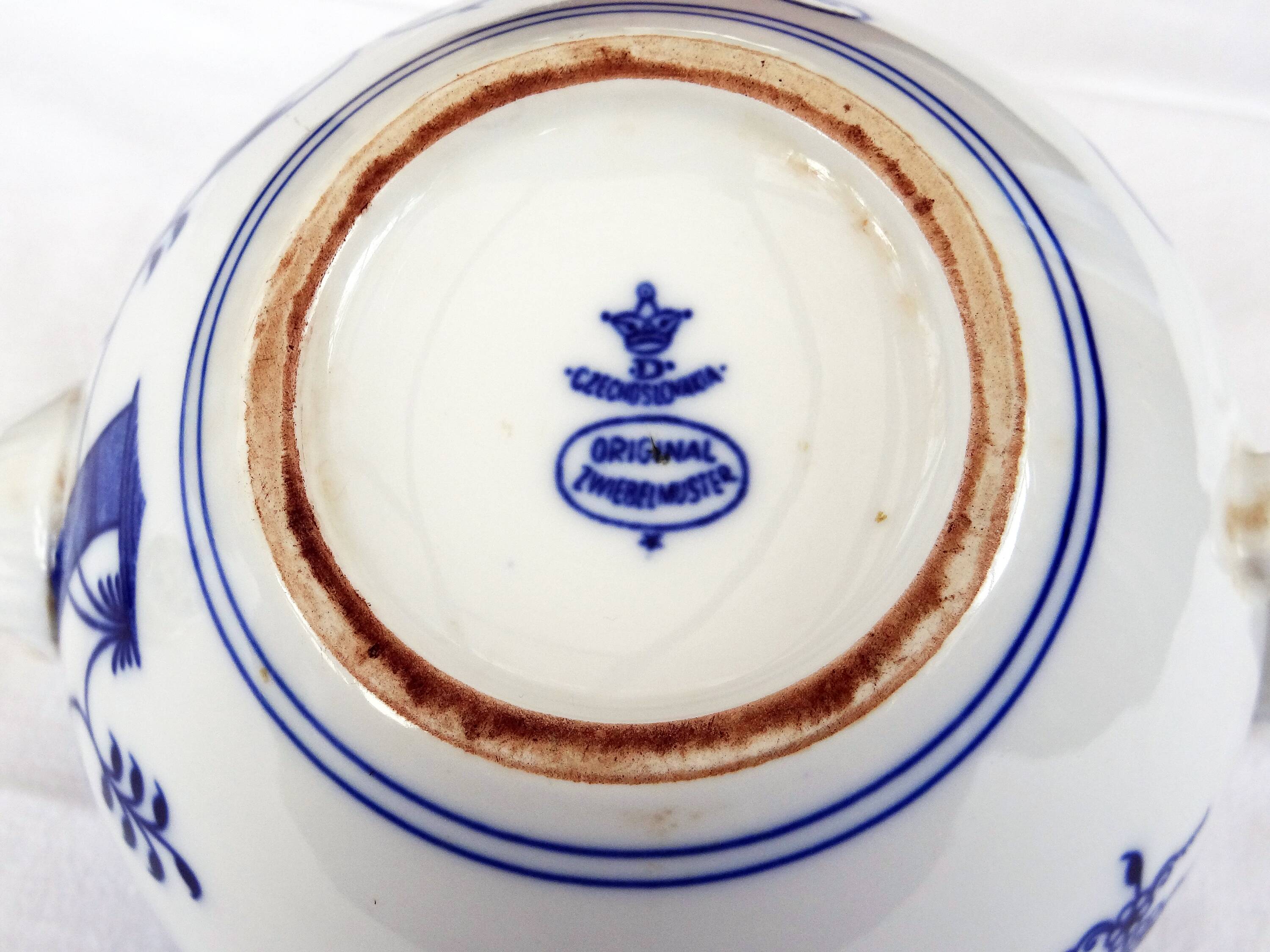 Czech teapot 50 years blue onion