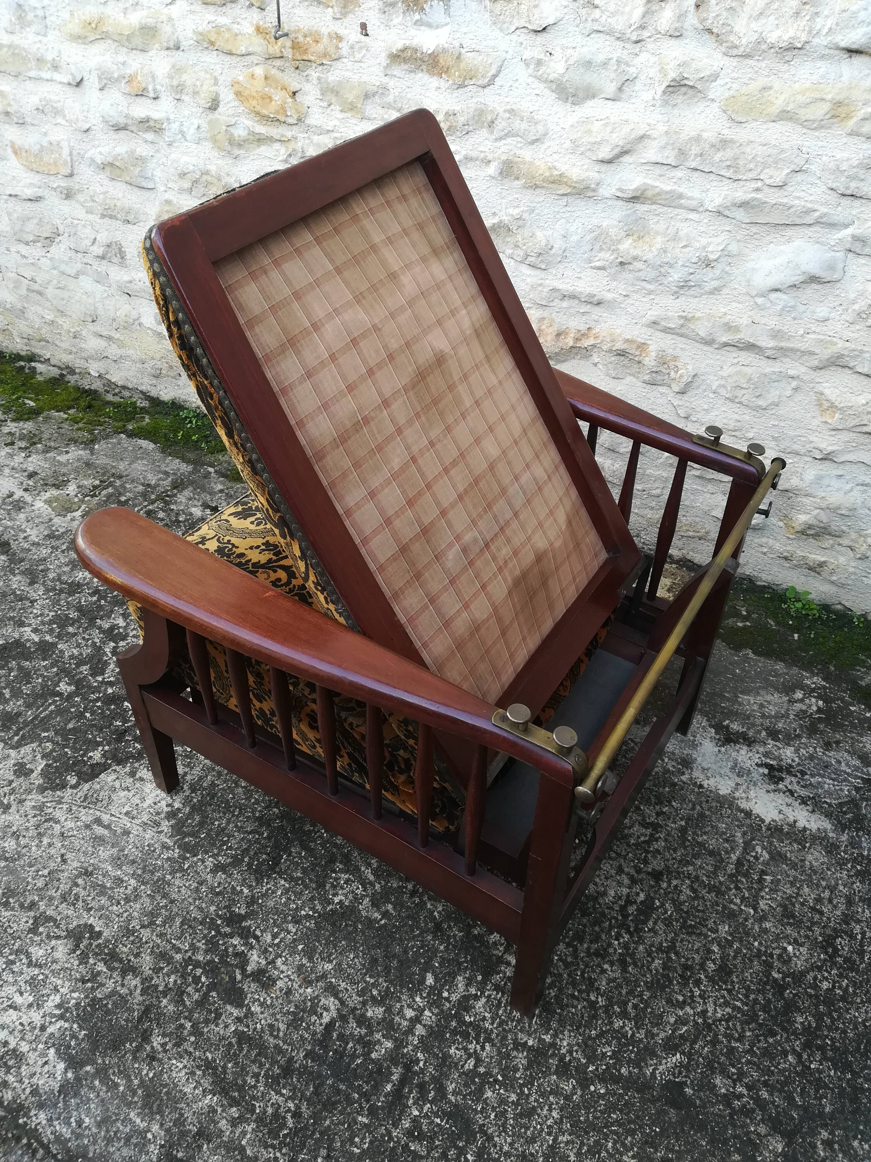 Morris armchair retractable footrest