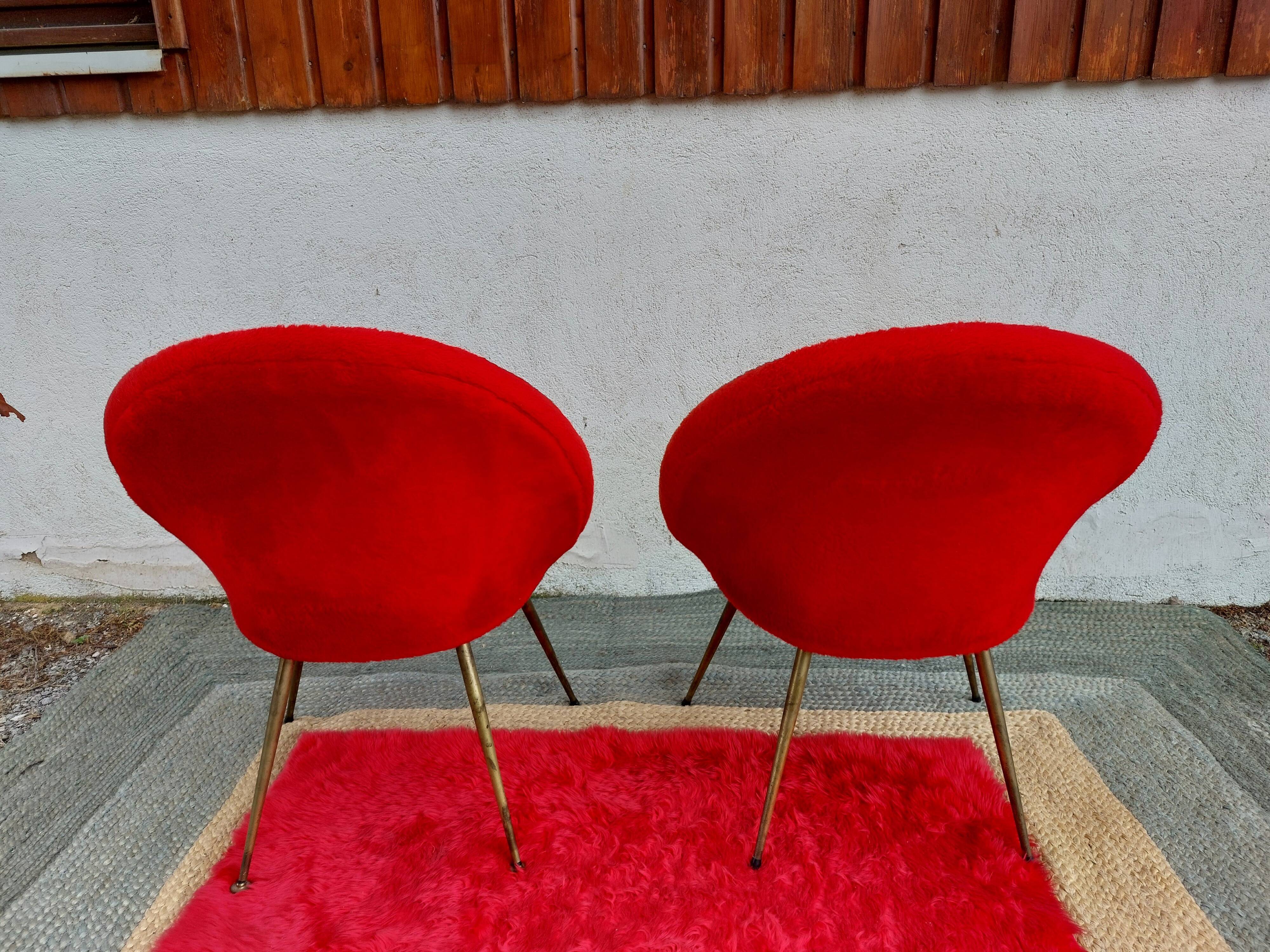 pair of vintage armchairs (red fur)
