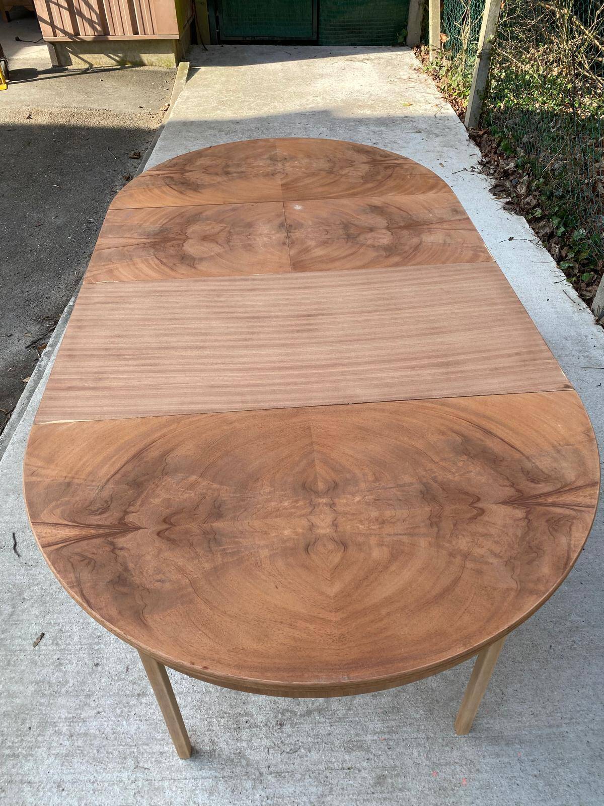 Extendable round dining table with central leg renovated in raw wood 205cm