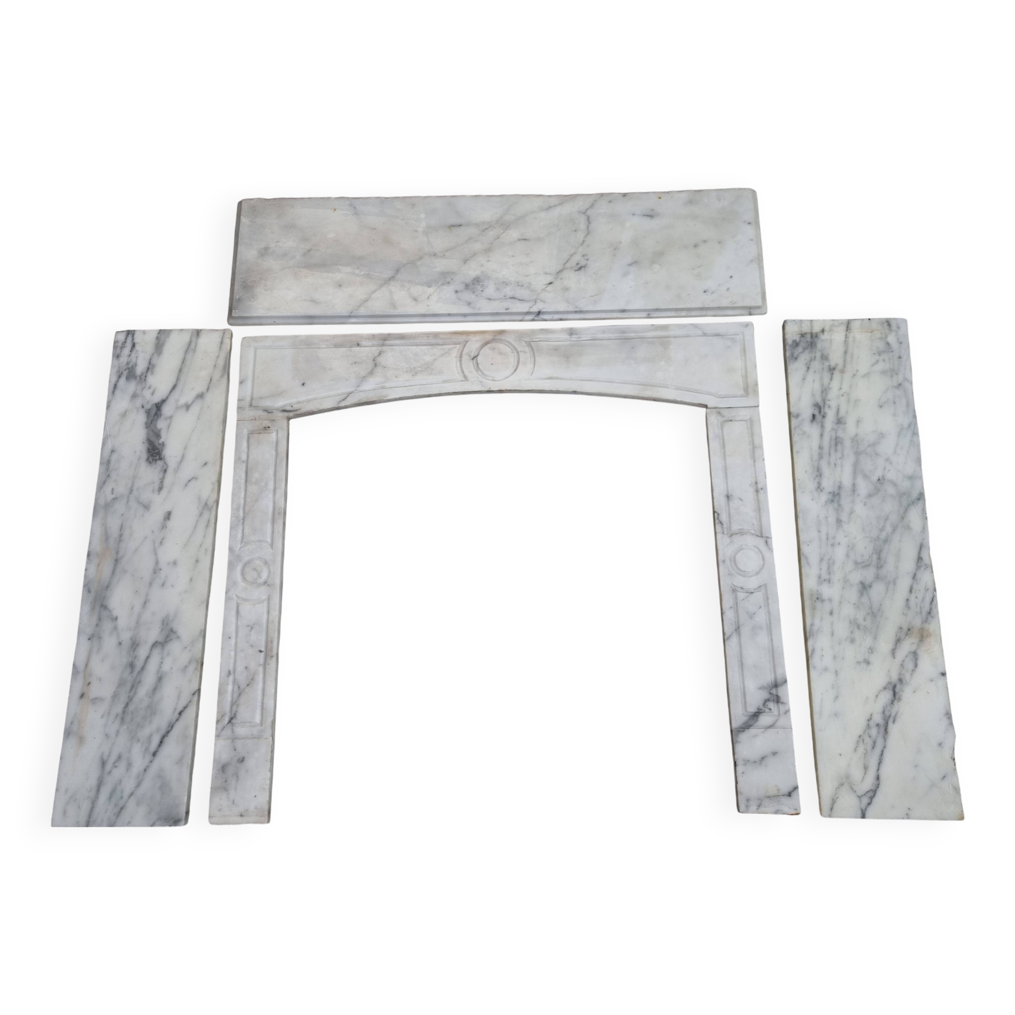 Cheminée Pompadour en marbre blanc de Carrare