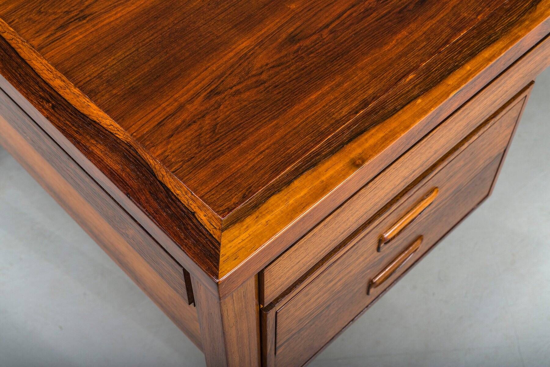 Danish executive desk in rosewood with black leather inlay from Søren Willadsen Møbelfabrik, 1960s