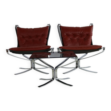 Chaises et table Falcon en métal chromé, design spécial des années 70, par Sigurd Re.