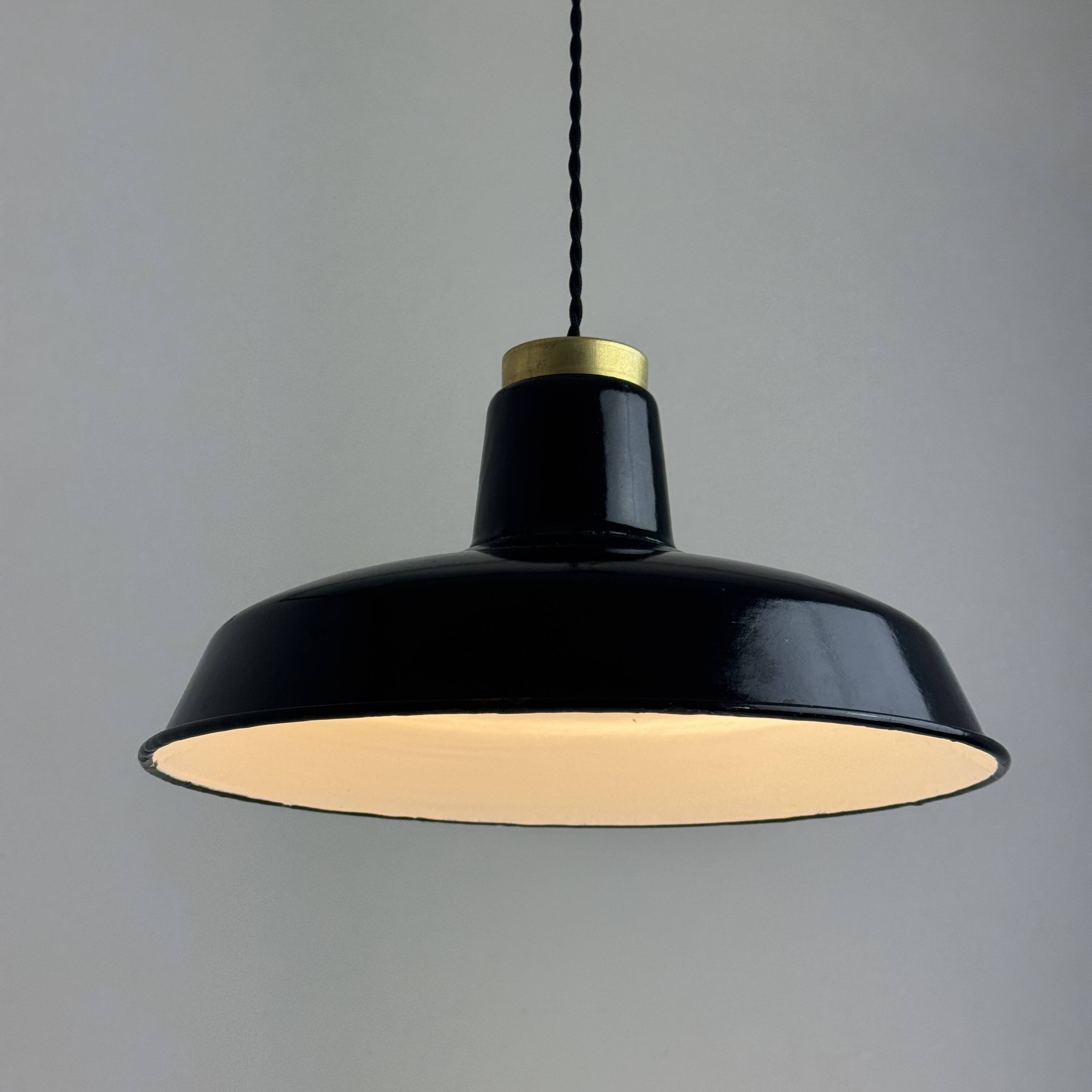 Ancienne suspension d’atelier emaillee industriel