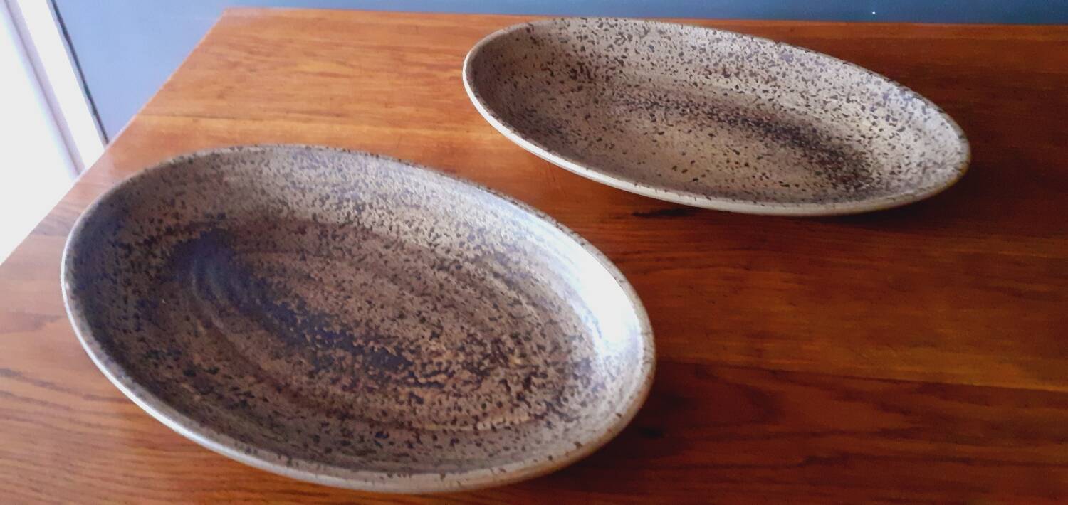 Two oval serving dishes in sandstone from Salins les Bains year 60/70