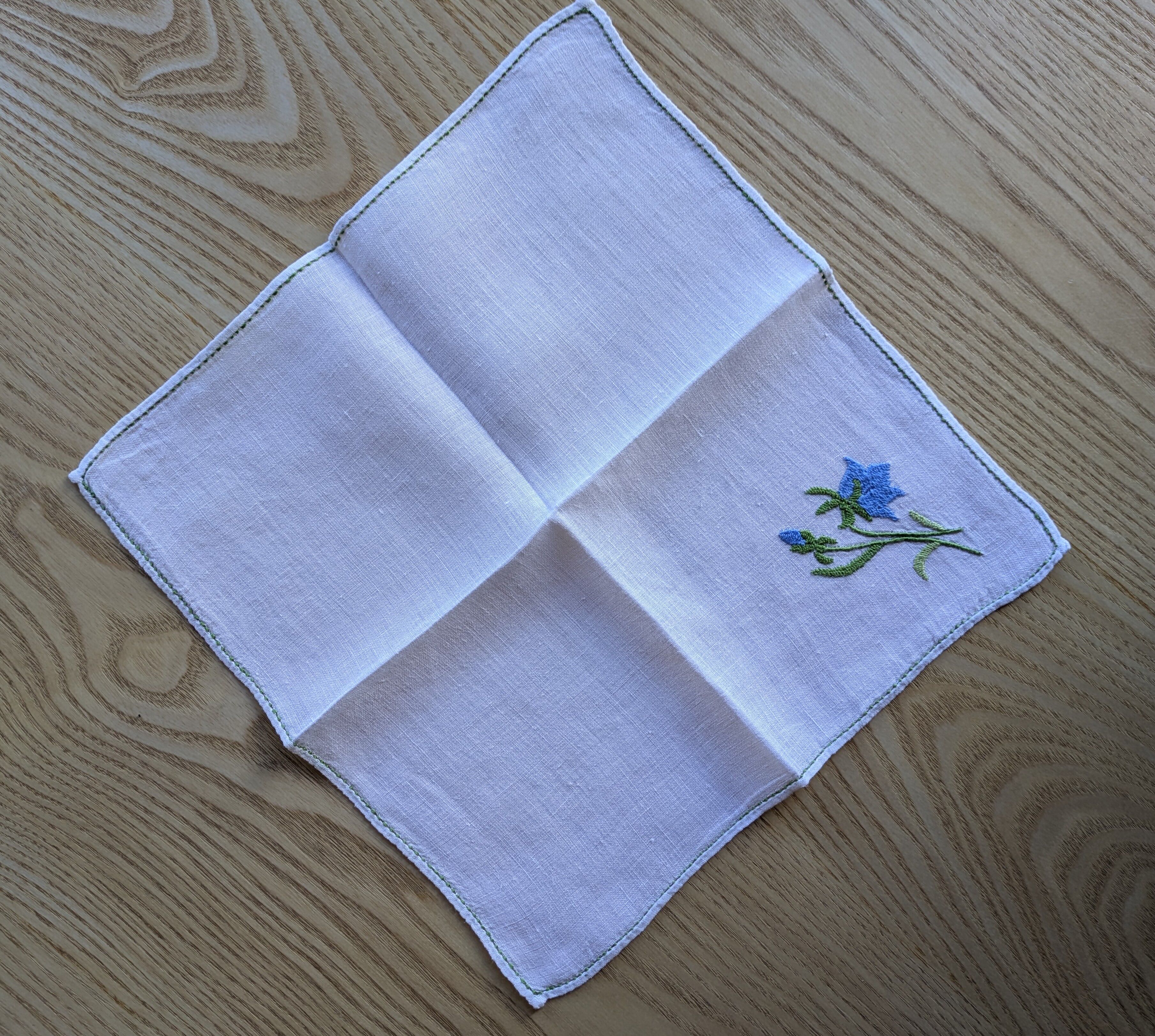 Vintage hand-embroidered linen napkin - Blue flower