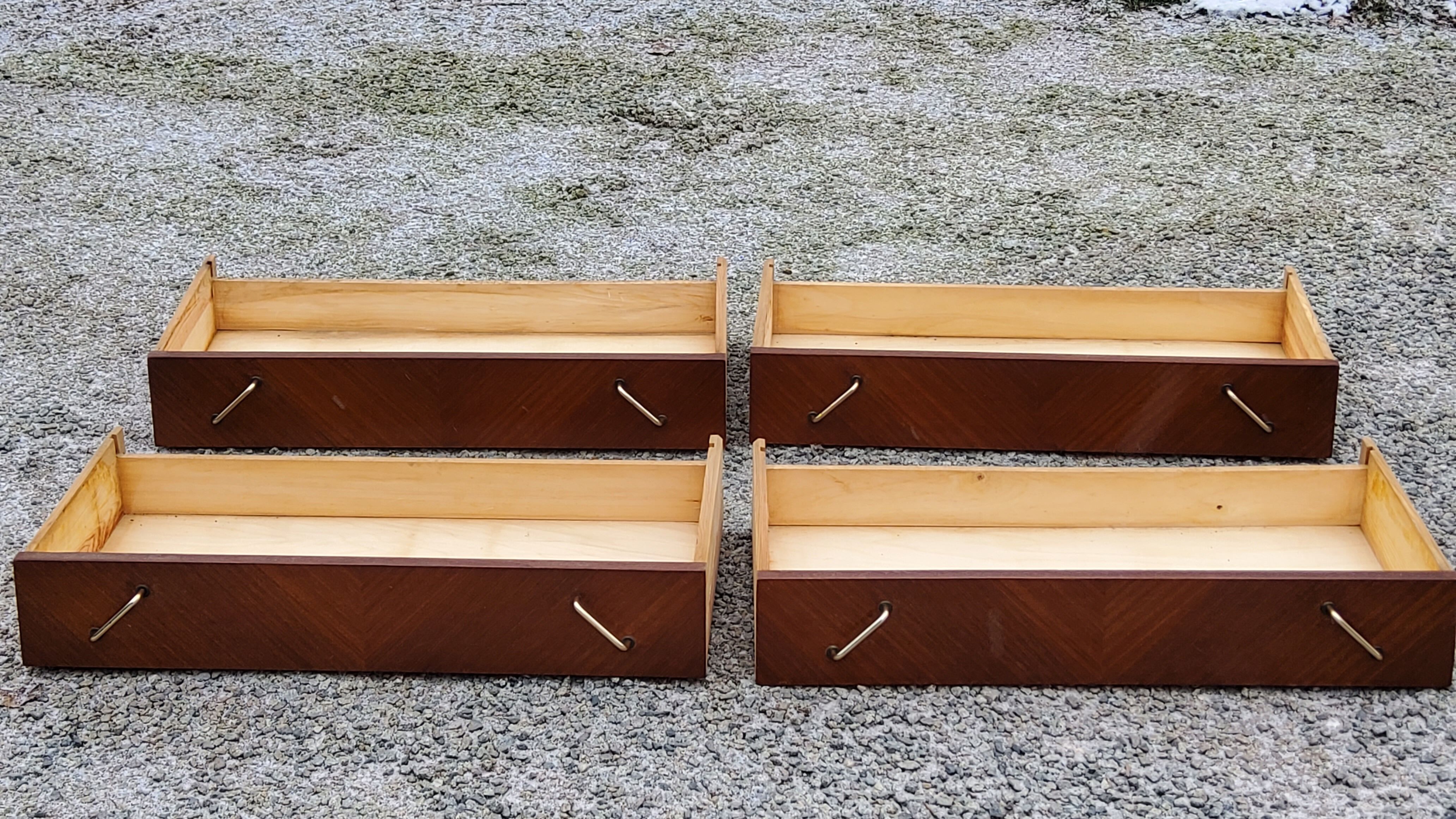Vintage chest of drawers from the 50s 4 drawers feet compass and mahogany fins