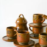Glazed stoneware coffee service consisting of a coffee pot and 5 cups.
