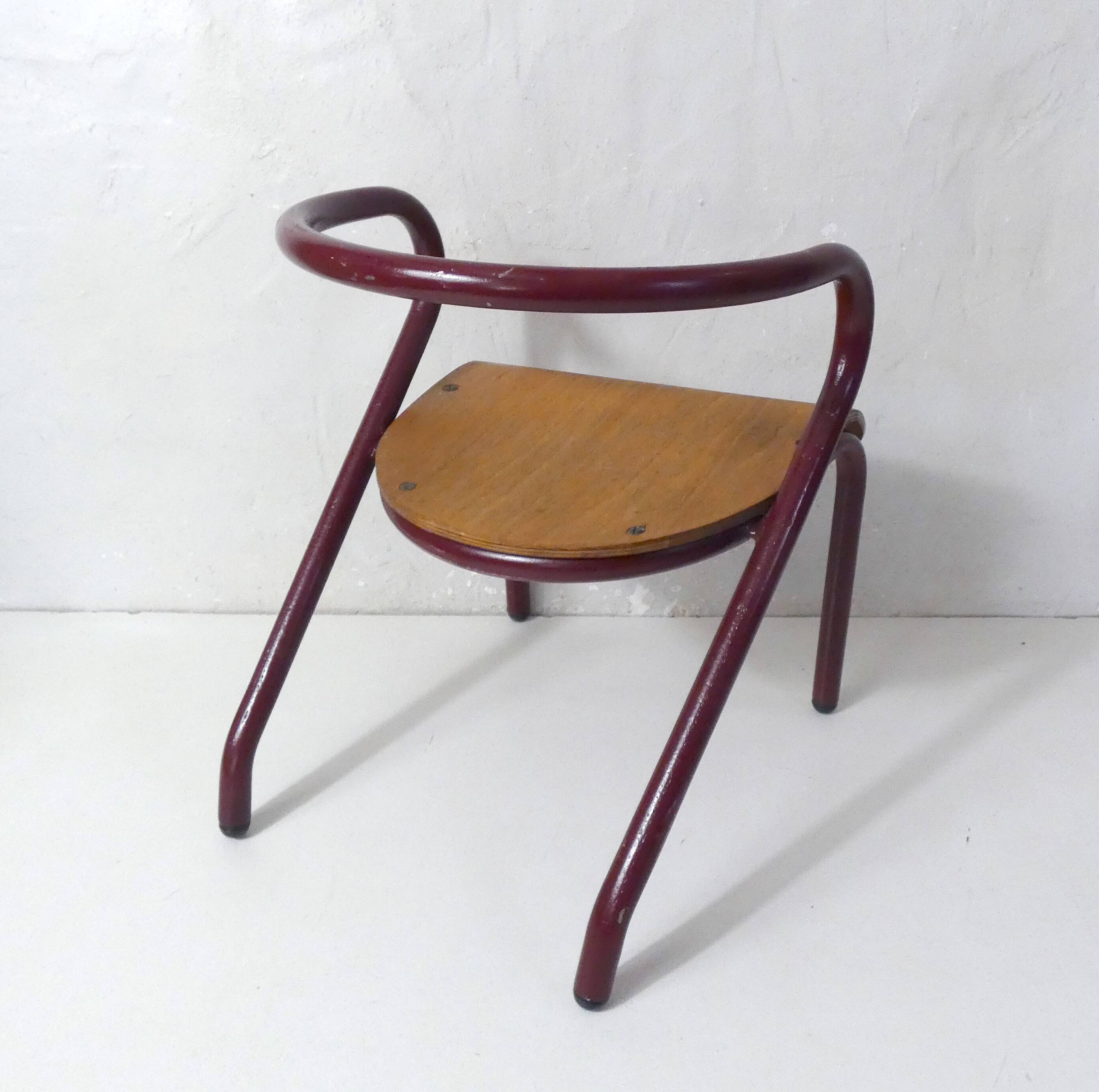 Vintage design children's chair in tubular metal and curved wood