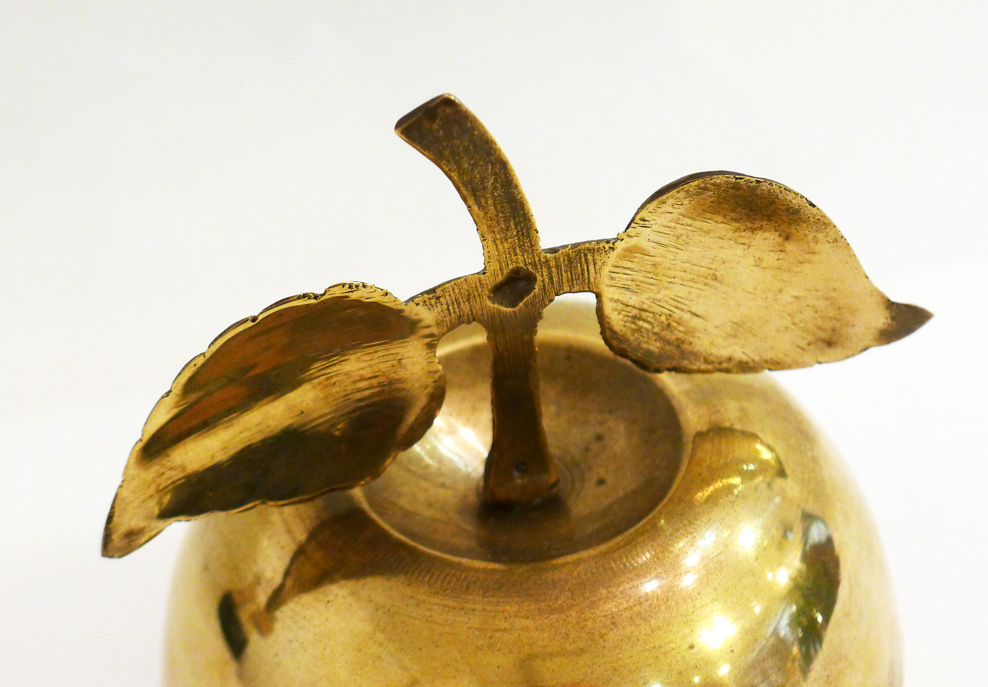 Small box golden apple