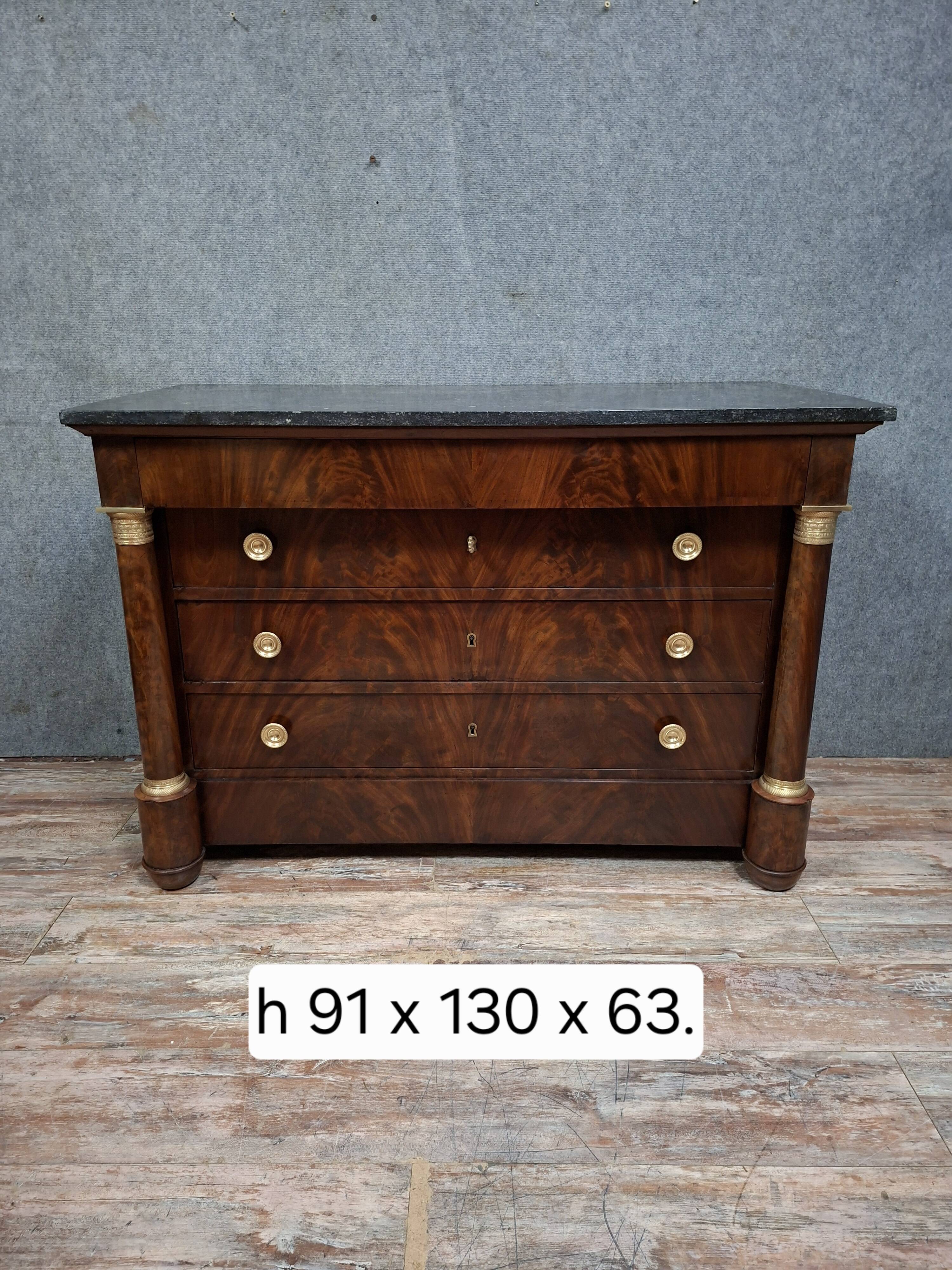 Empire commode in mahogany and flame mahogany veneer, 19th century.