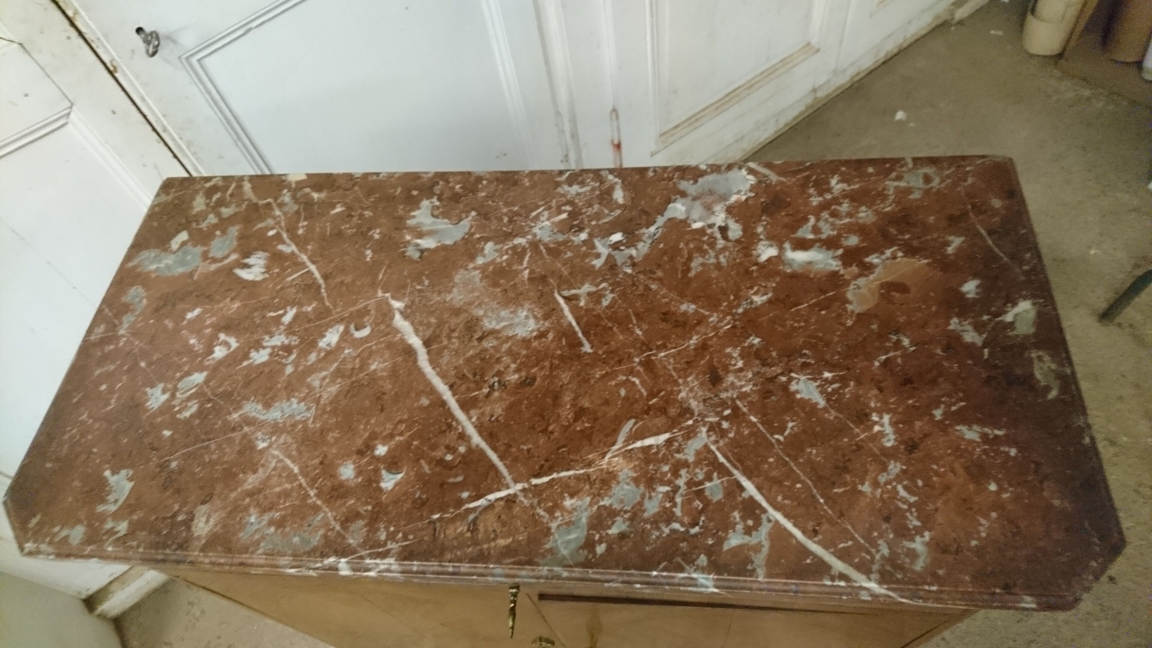 Commodity in rosewood veneer