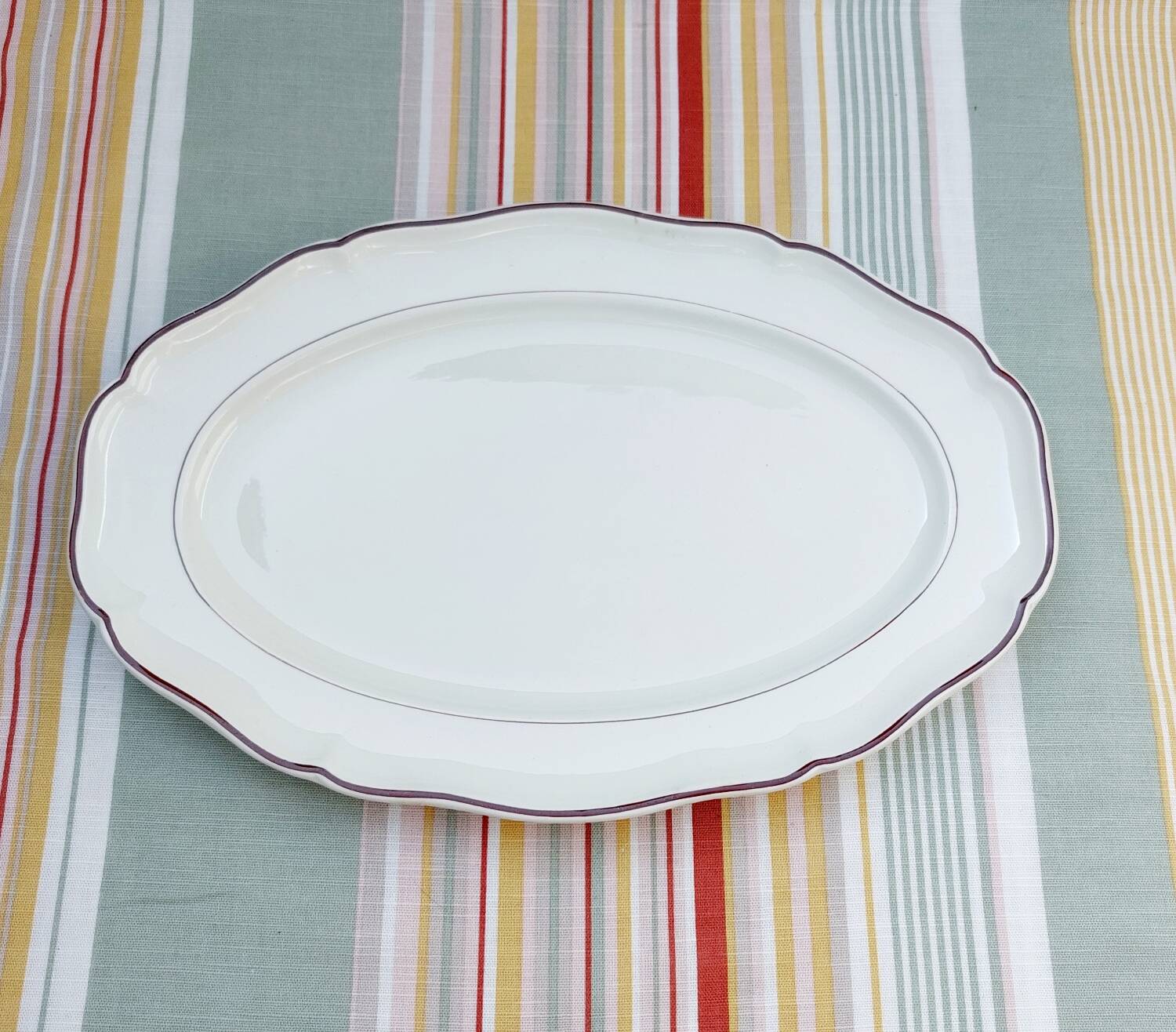 Villeroy & Boch brown scalloped oval serving dish