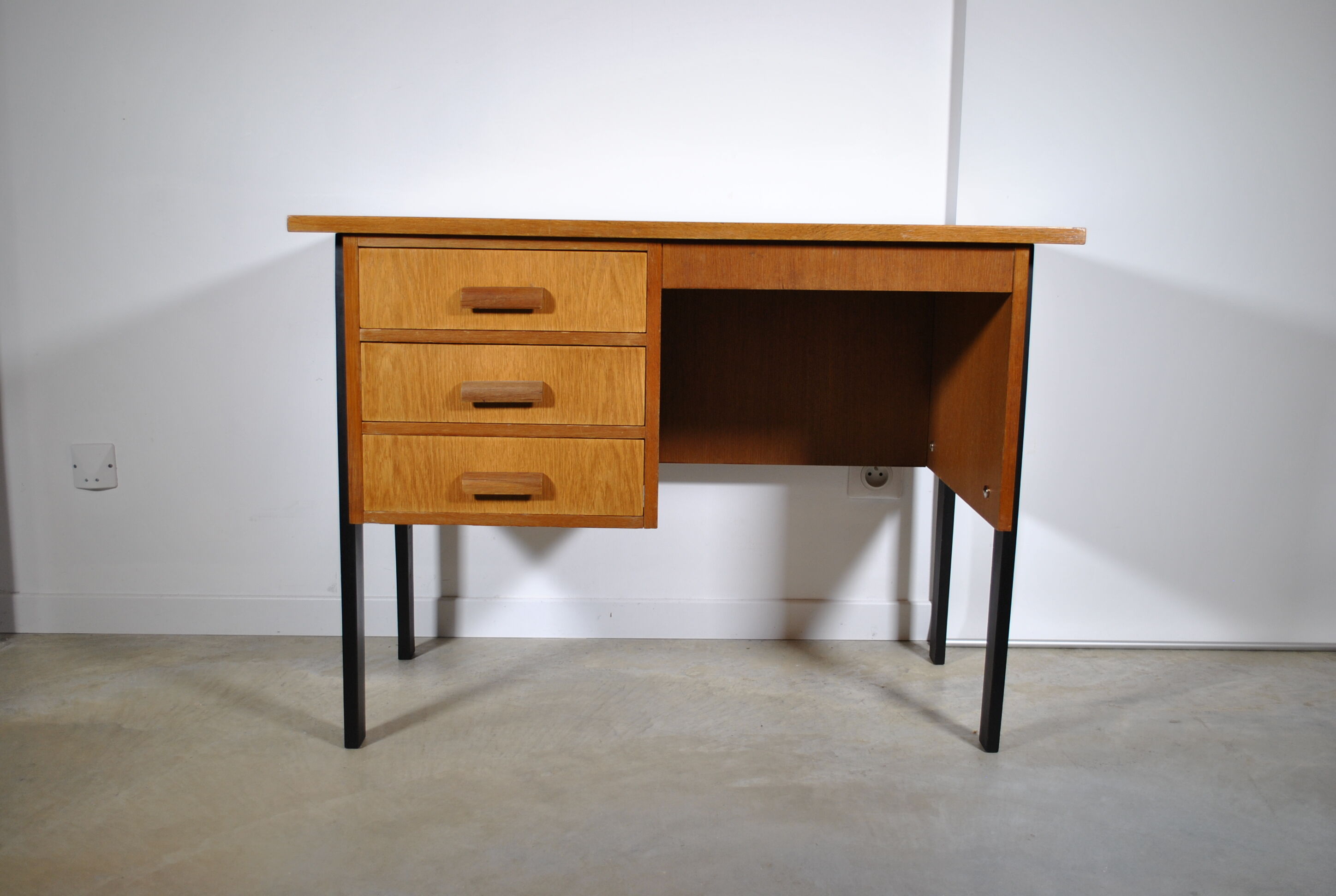 Oak desk 1970