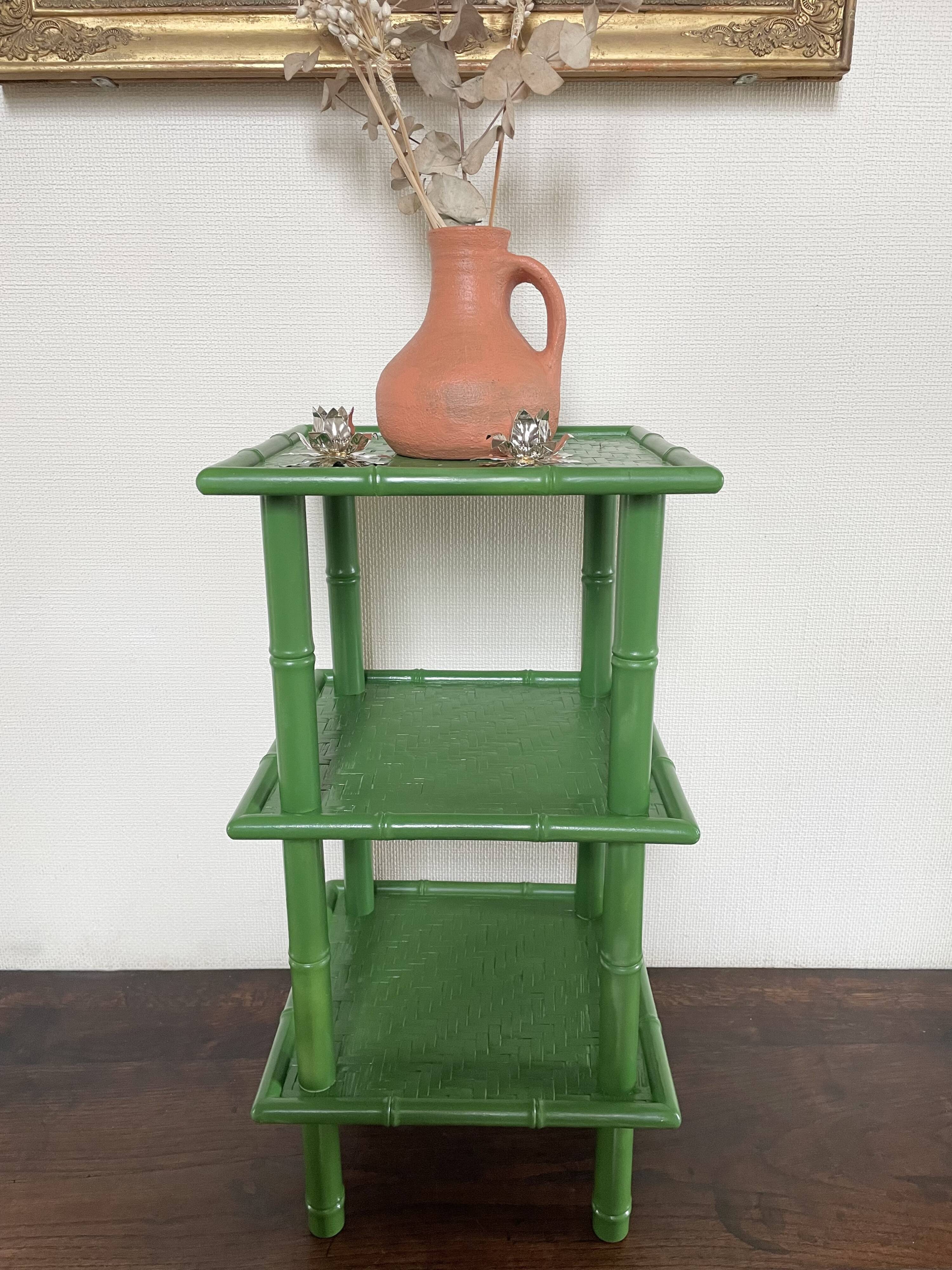 Table with 3 wood and bamboo trays