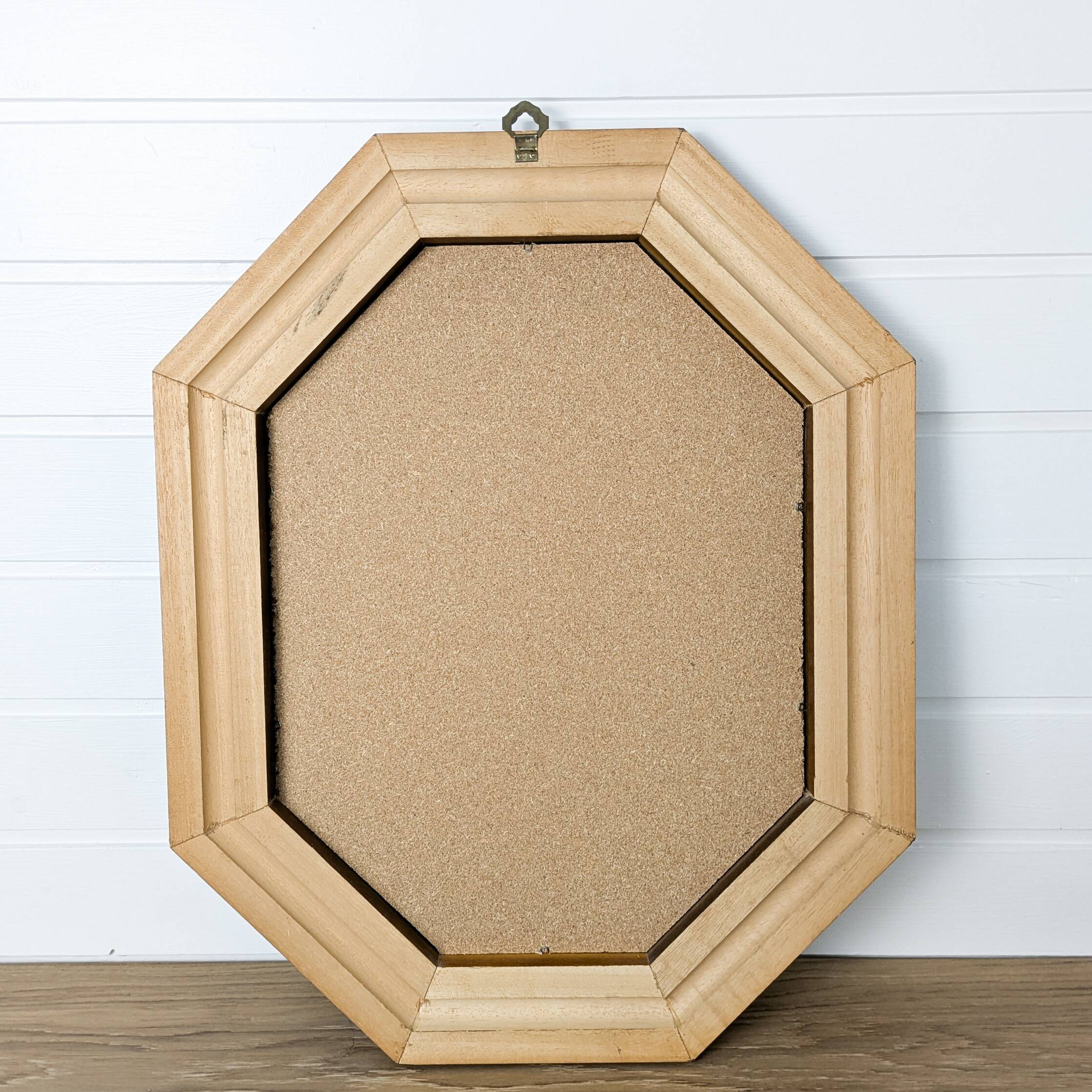 Miroir vintage octogonal en bois massif avec détails sculptés