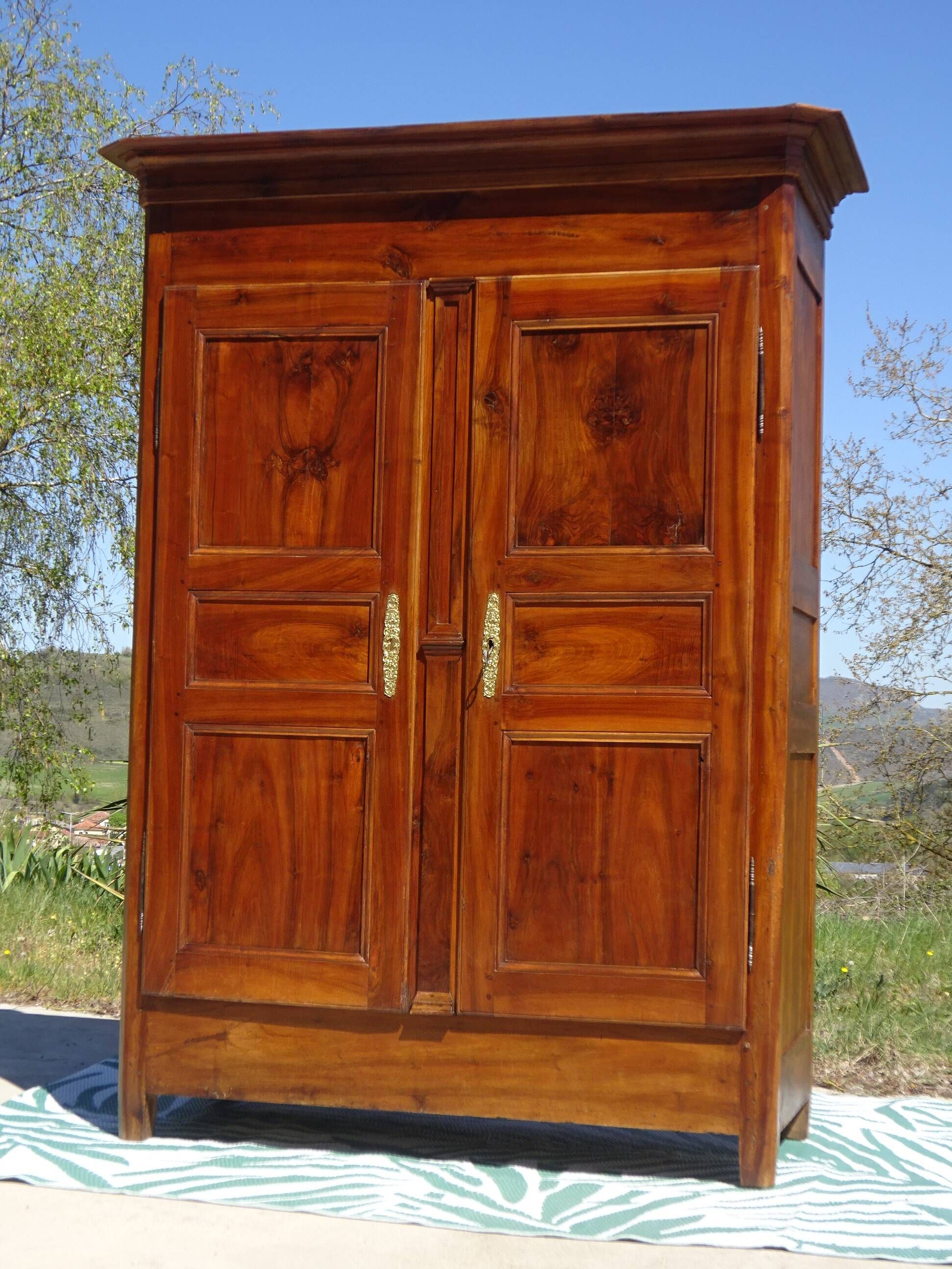 Ancienne armoire Louis Philippe en noyer