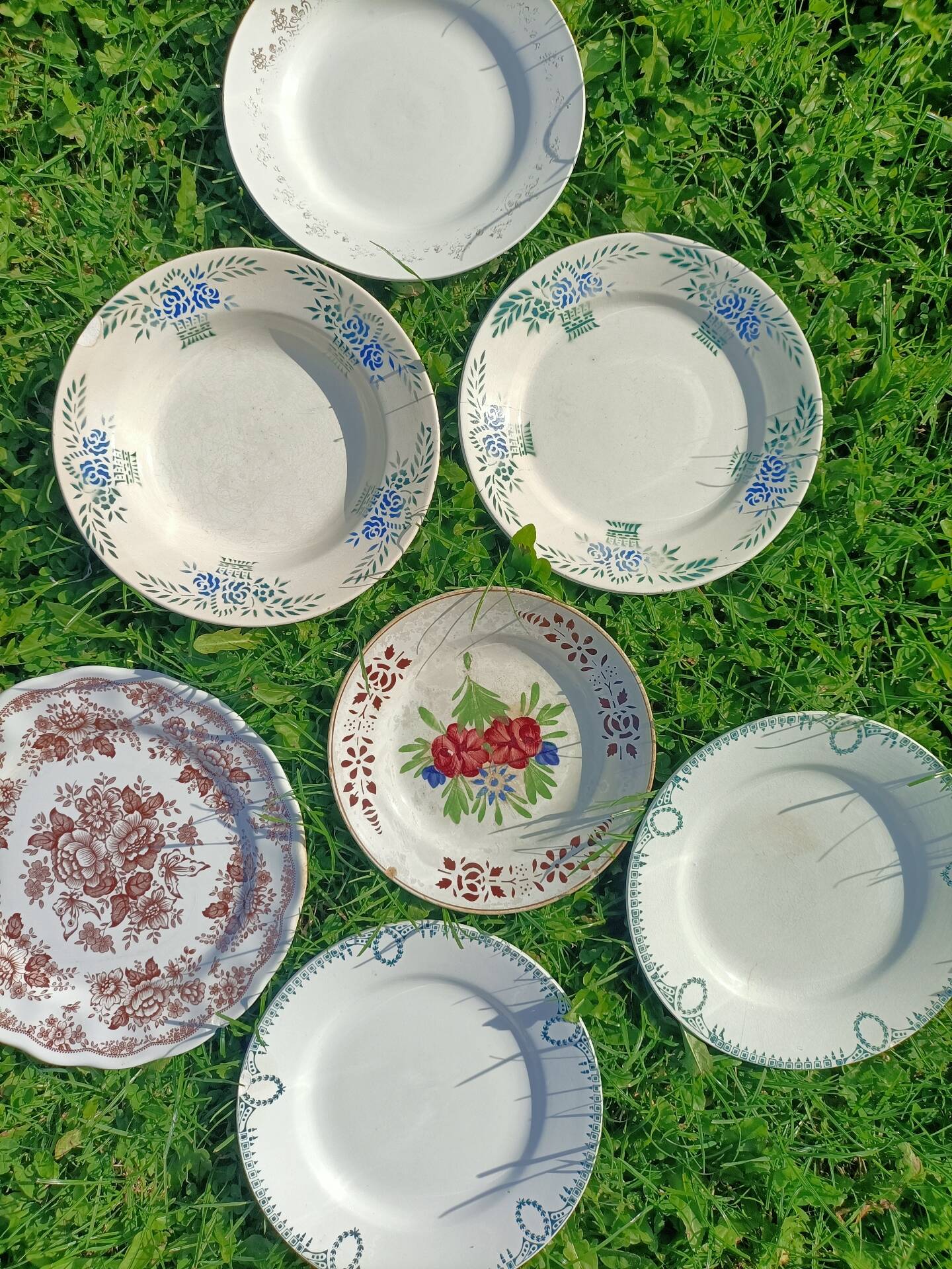 Set of stamped plates 🌻