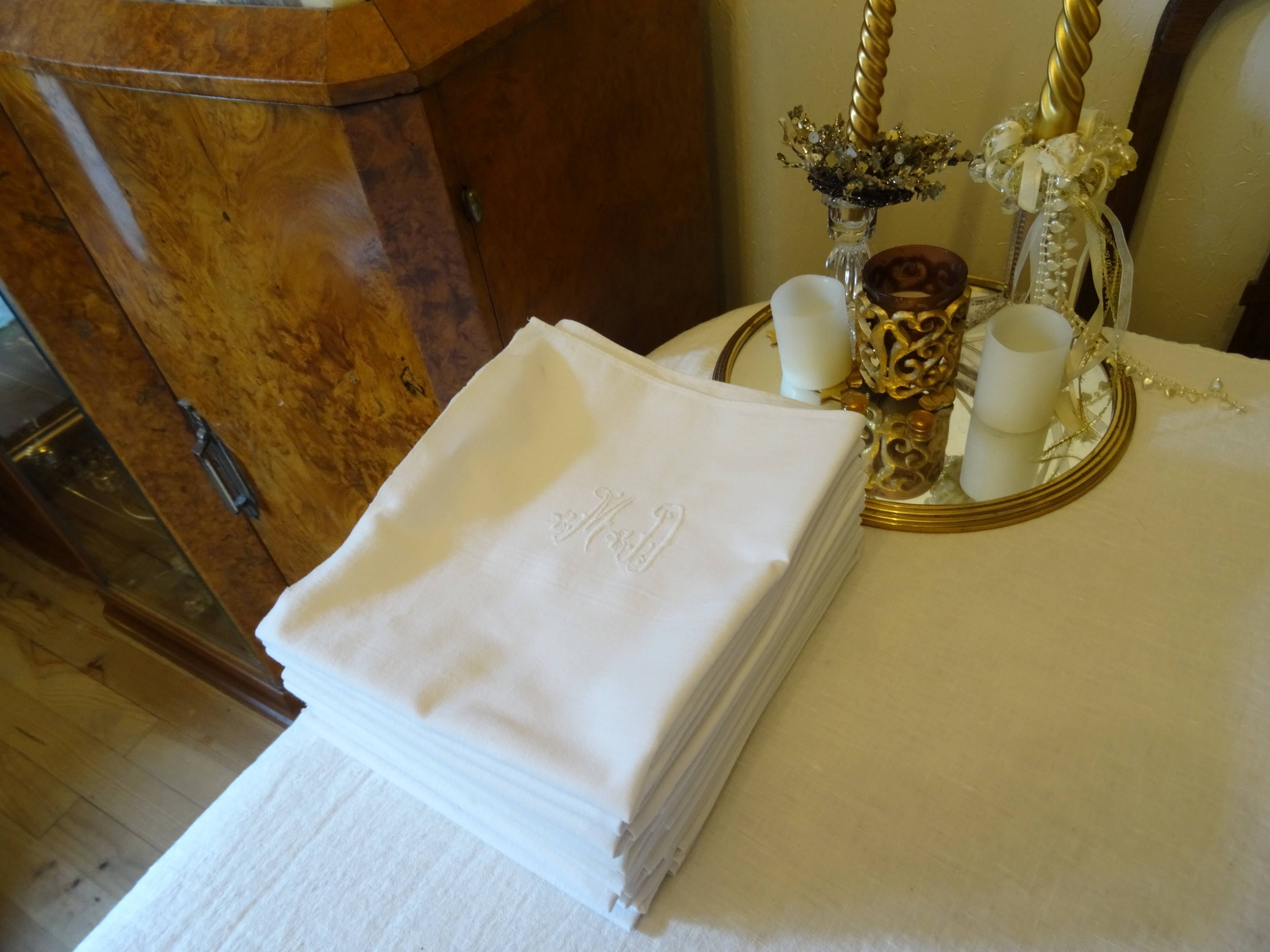 Pack of 12 monogrammed towels MD