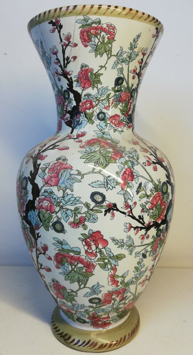 Ceramic vase floral decoration
