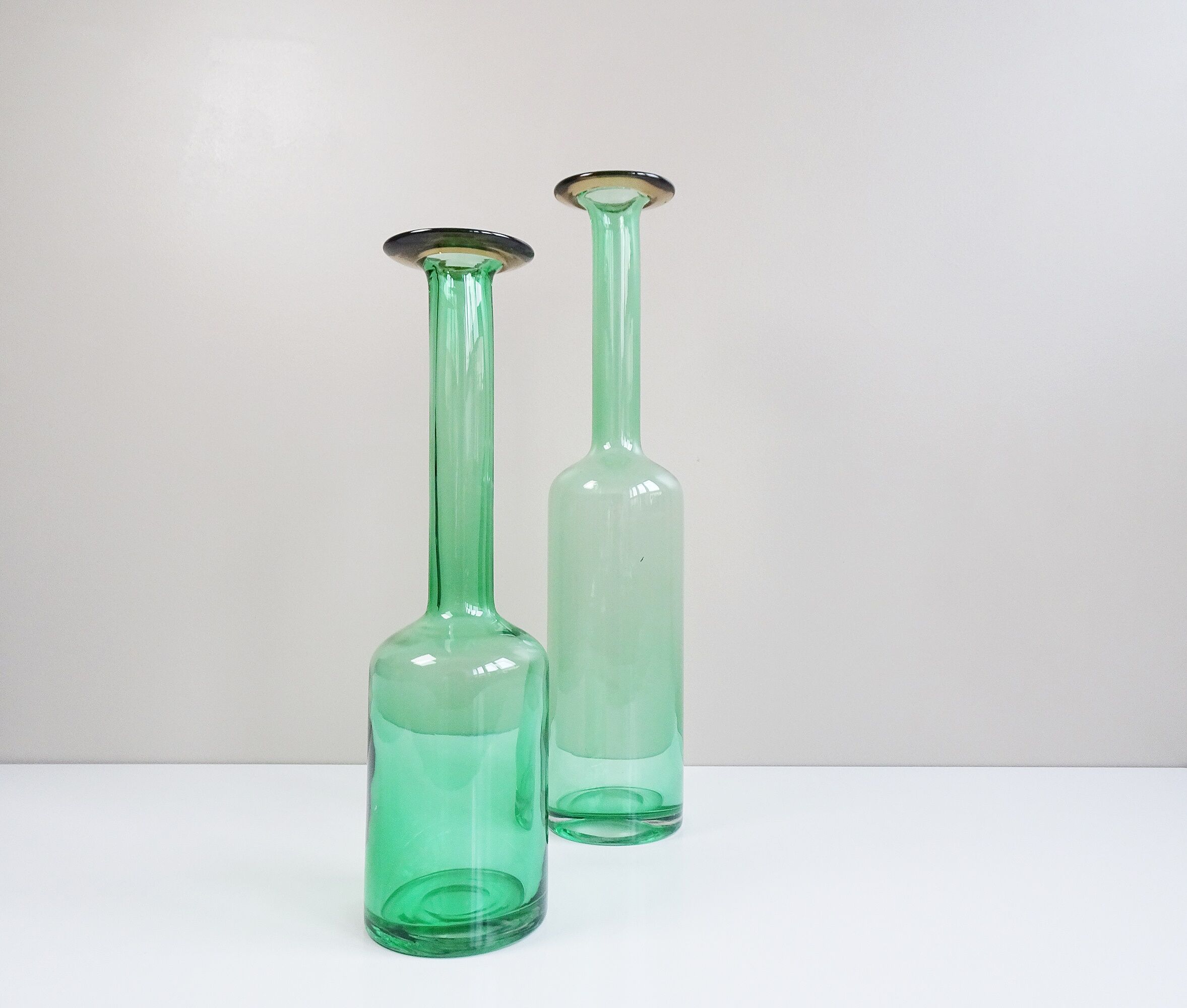 Vases bouteilles en verre vert de Villeroy et Boch