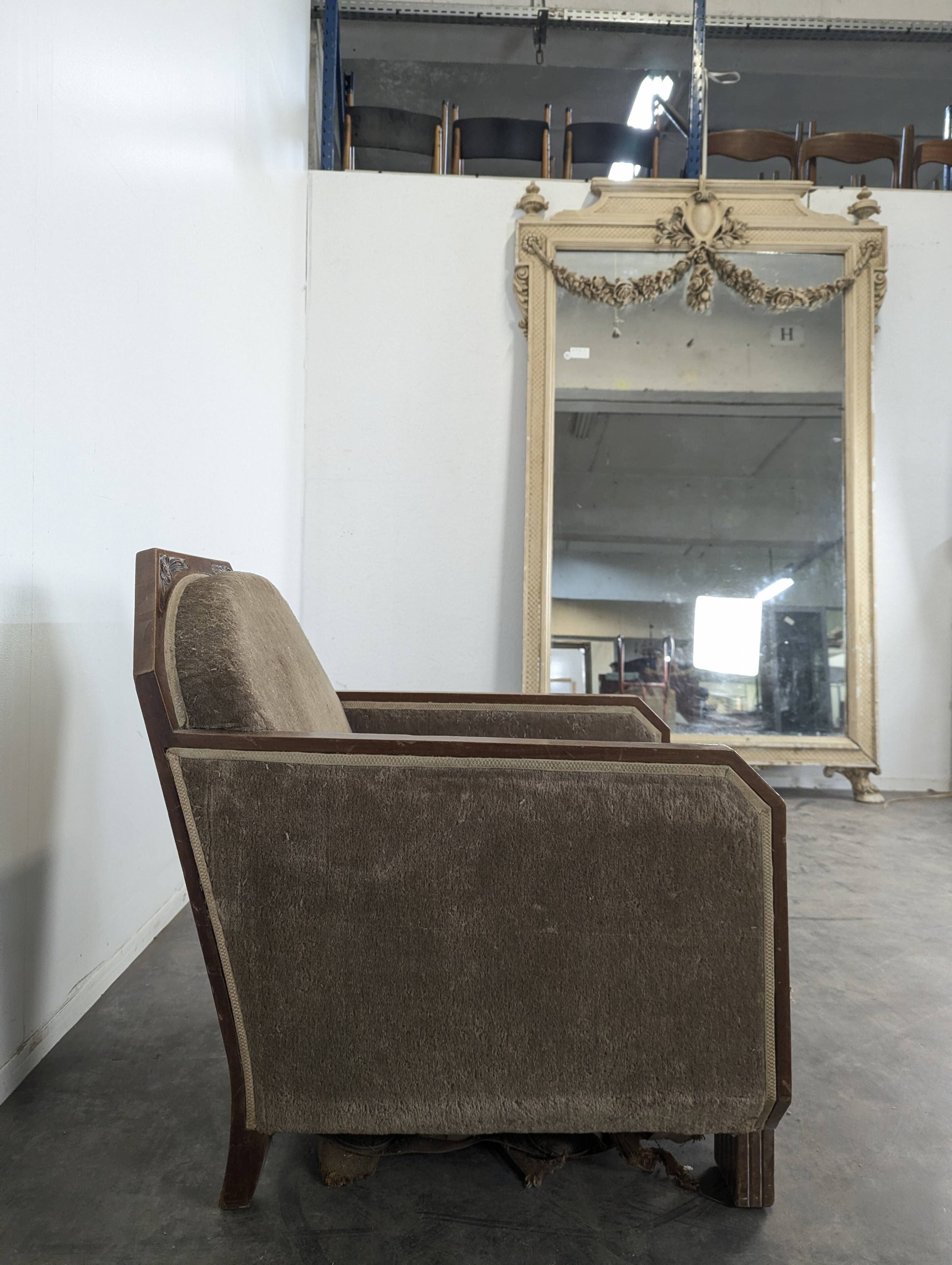 Art Deco armchair in Mahogany