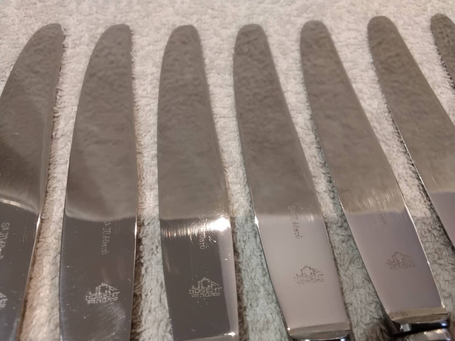 12 silver-plated dessert knives by St Medard, rocaille style, Florian.