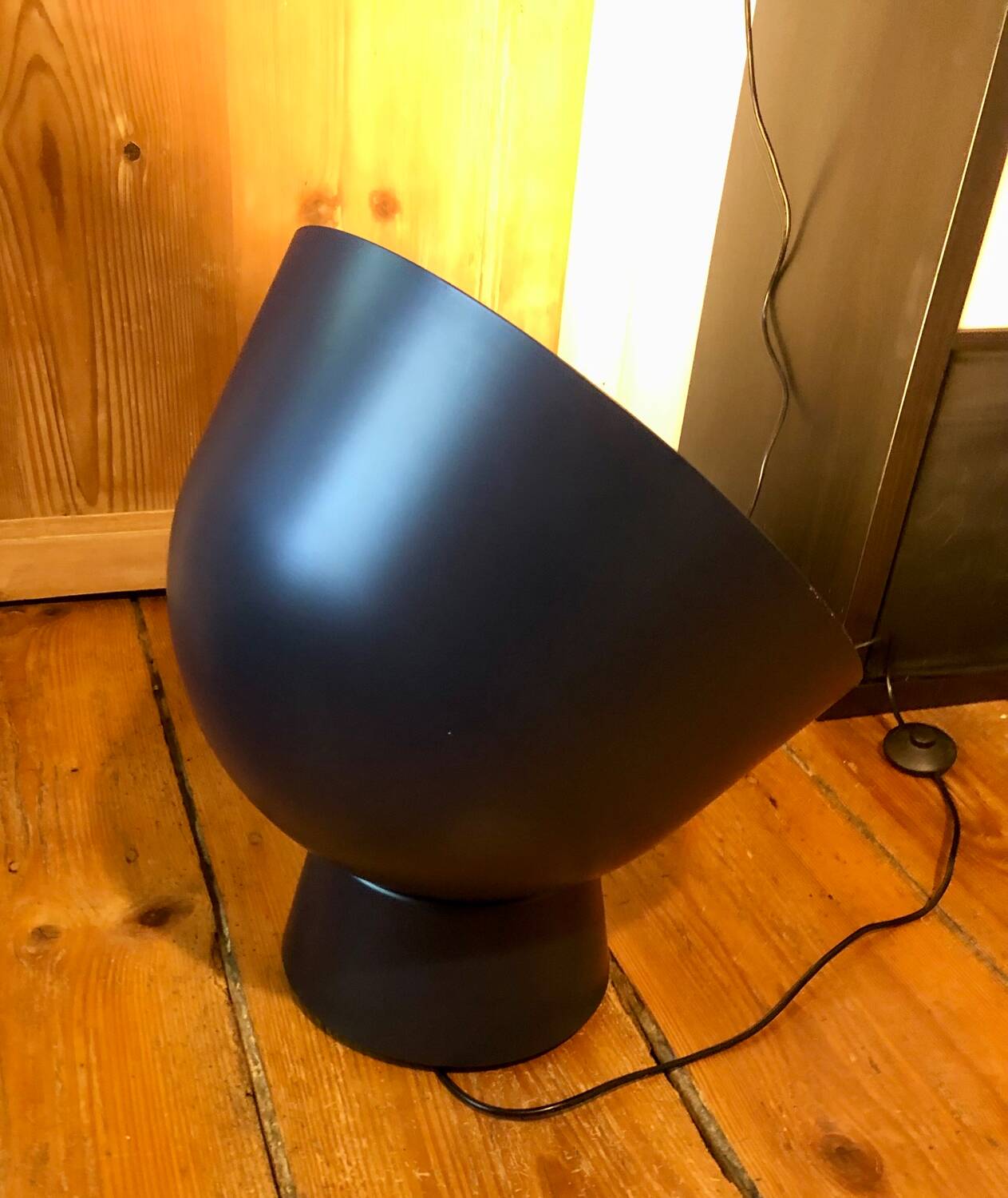 Lampe Ola Wihlborg XL bleu nuit