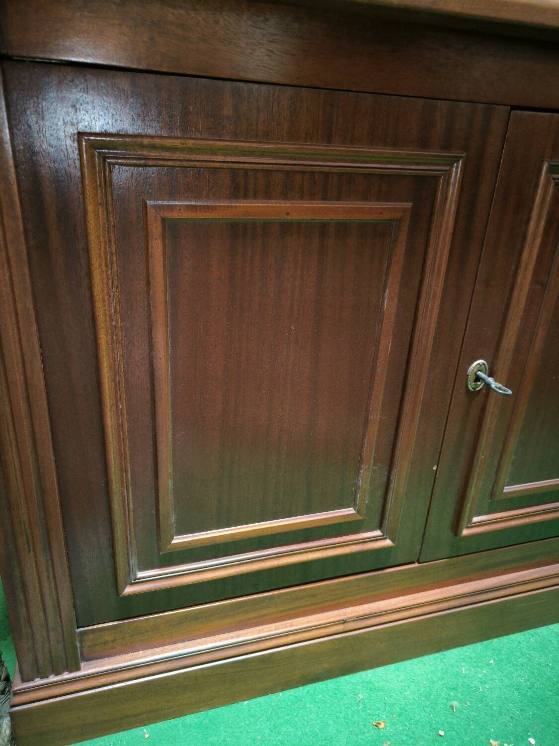 Bibliothèque en acajou de style néo Louis XVI vers 1960