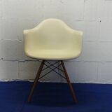 DAW Armchairs - Plastic Armchair Charles & Ray Eames by Vitra