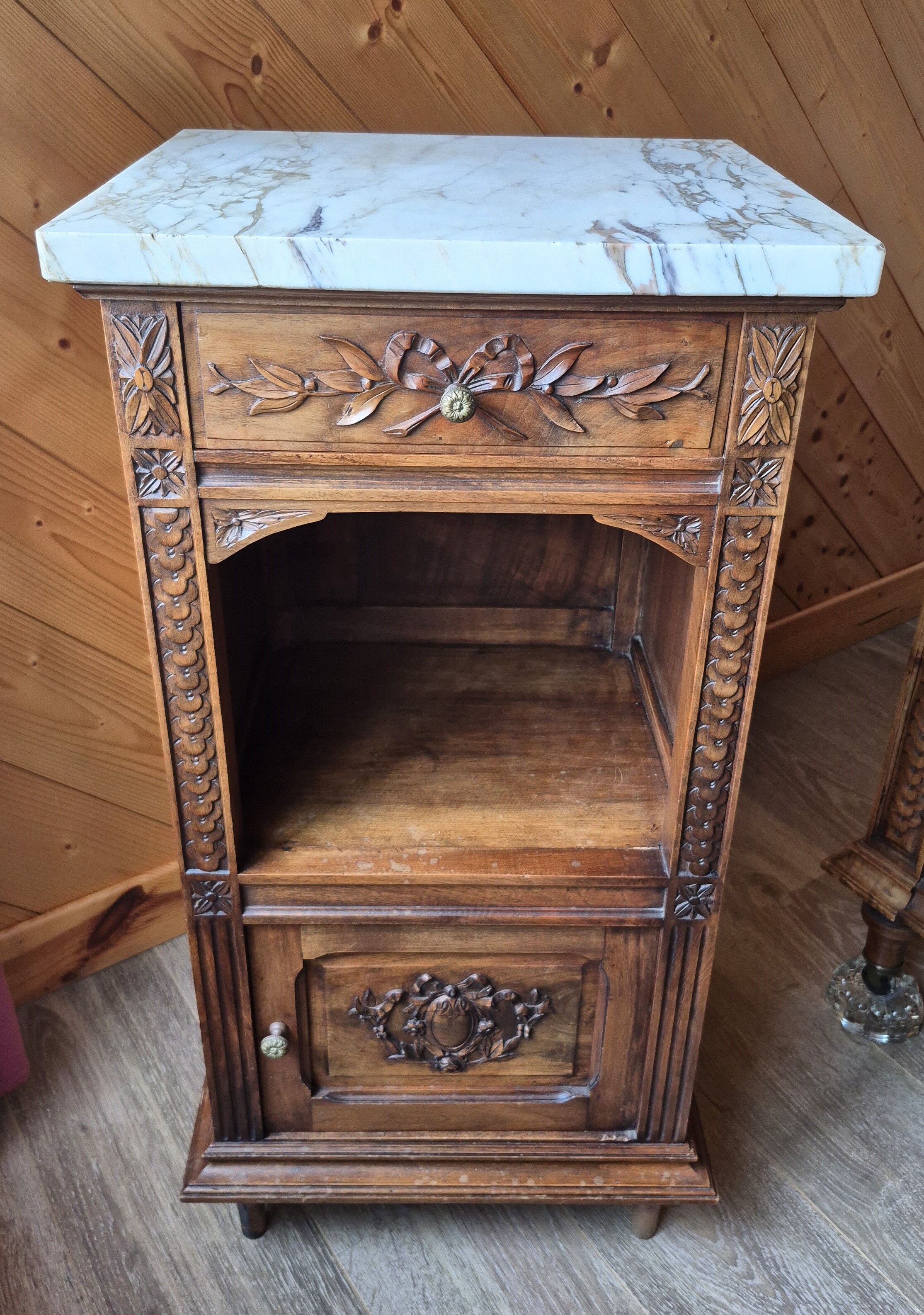 Antique carved bedside table – solid wood and marble in Louis Philippe style