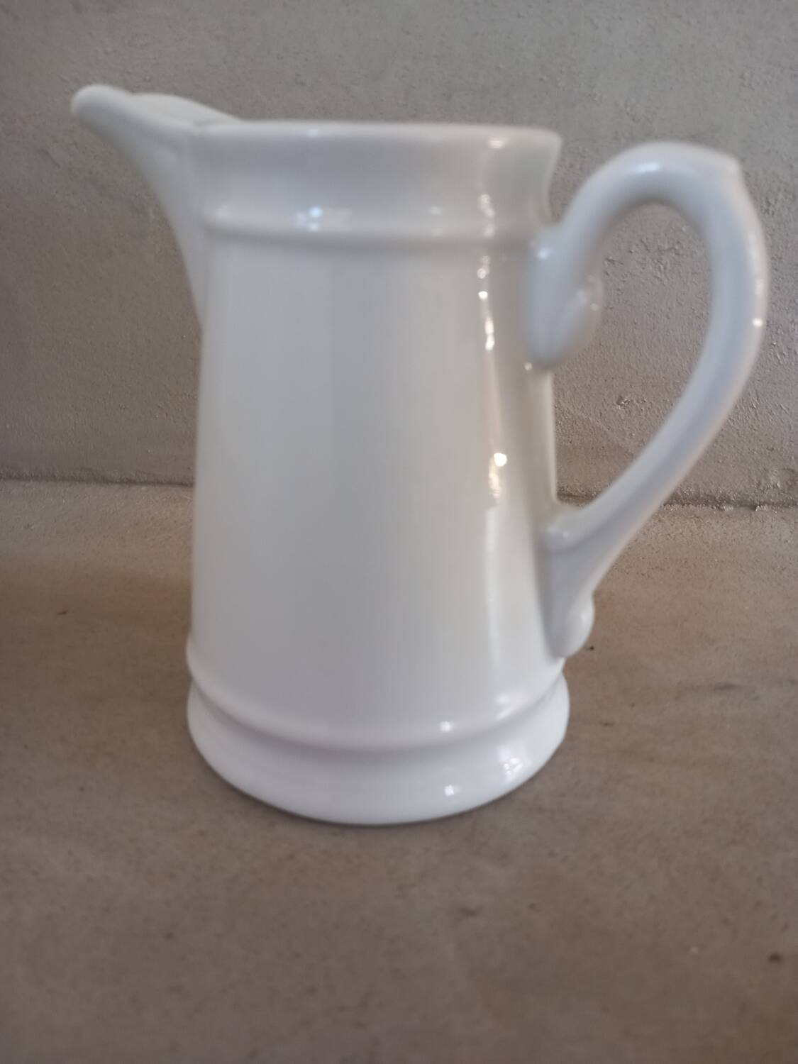 Plain white milk jug / pitcher 300 ml