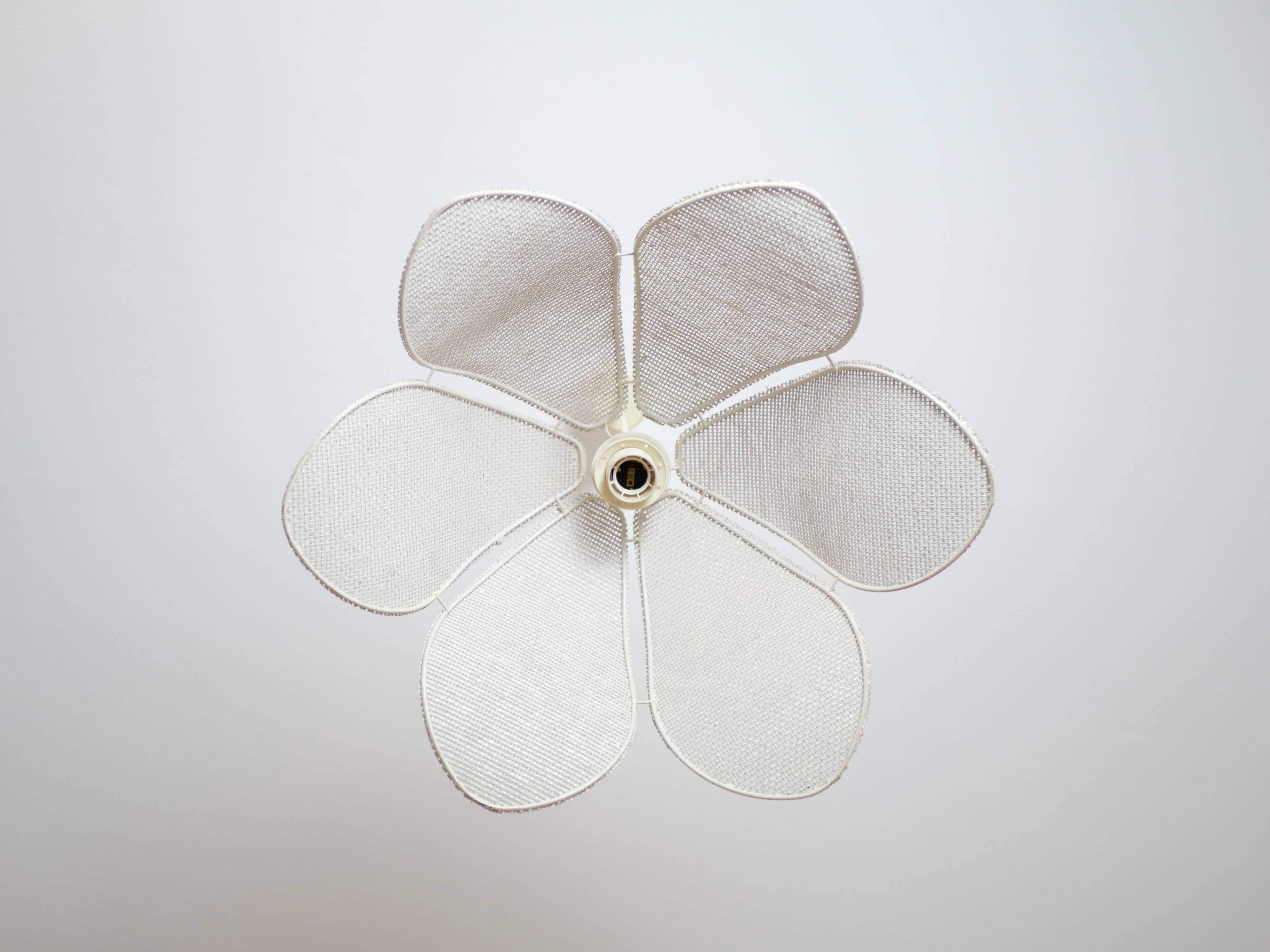 Vintage flower suspension