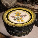 Decorative plate old collection henriot quimper france.decor .les genêts.signed.diameter 25 cm