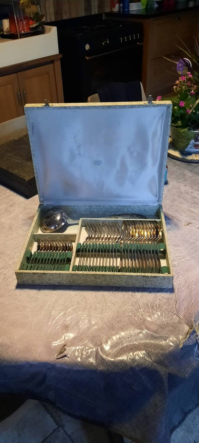 Ménagère en métal argenté