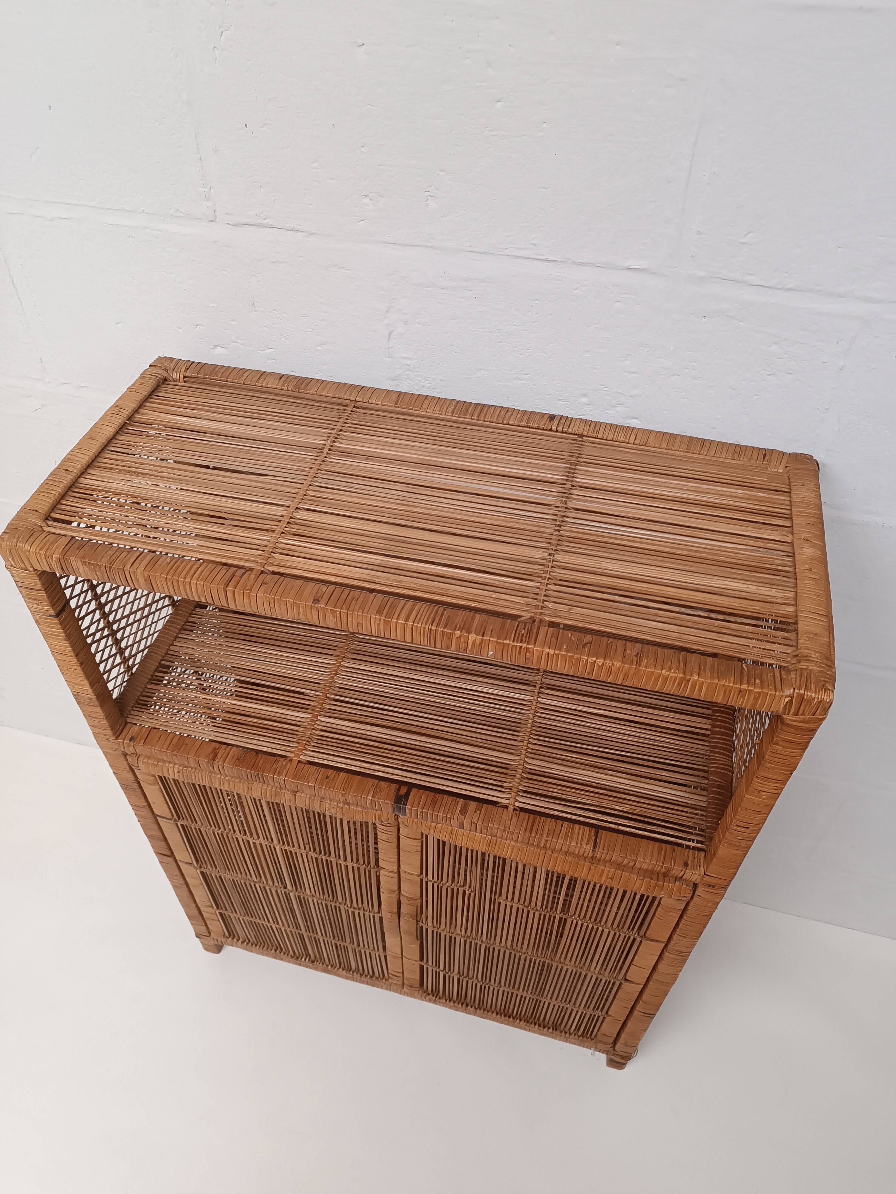 Buffet rotin vintage