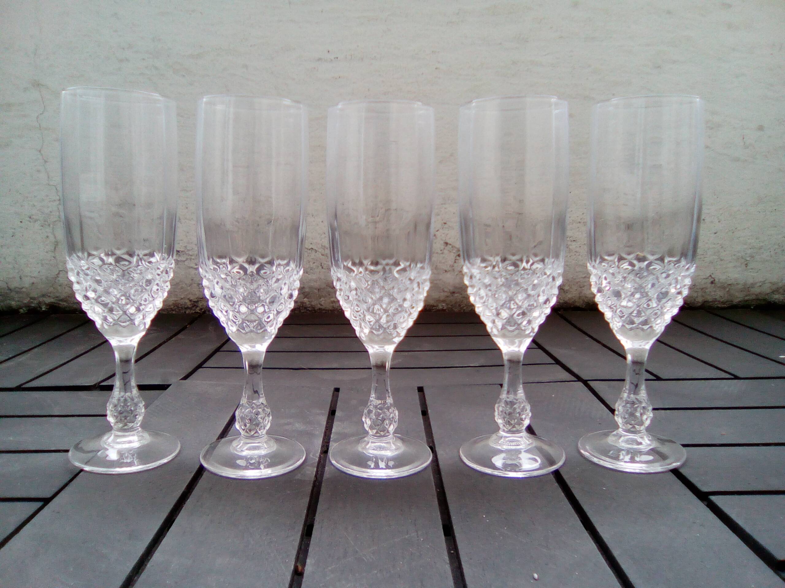Set of 5 Lumiarc champagne flutes from the 70s