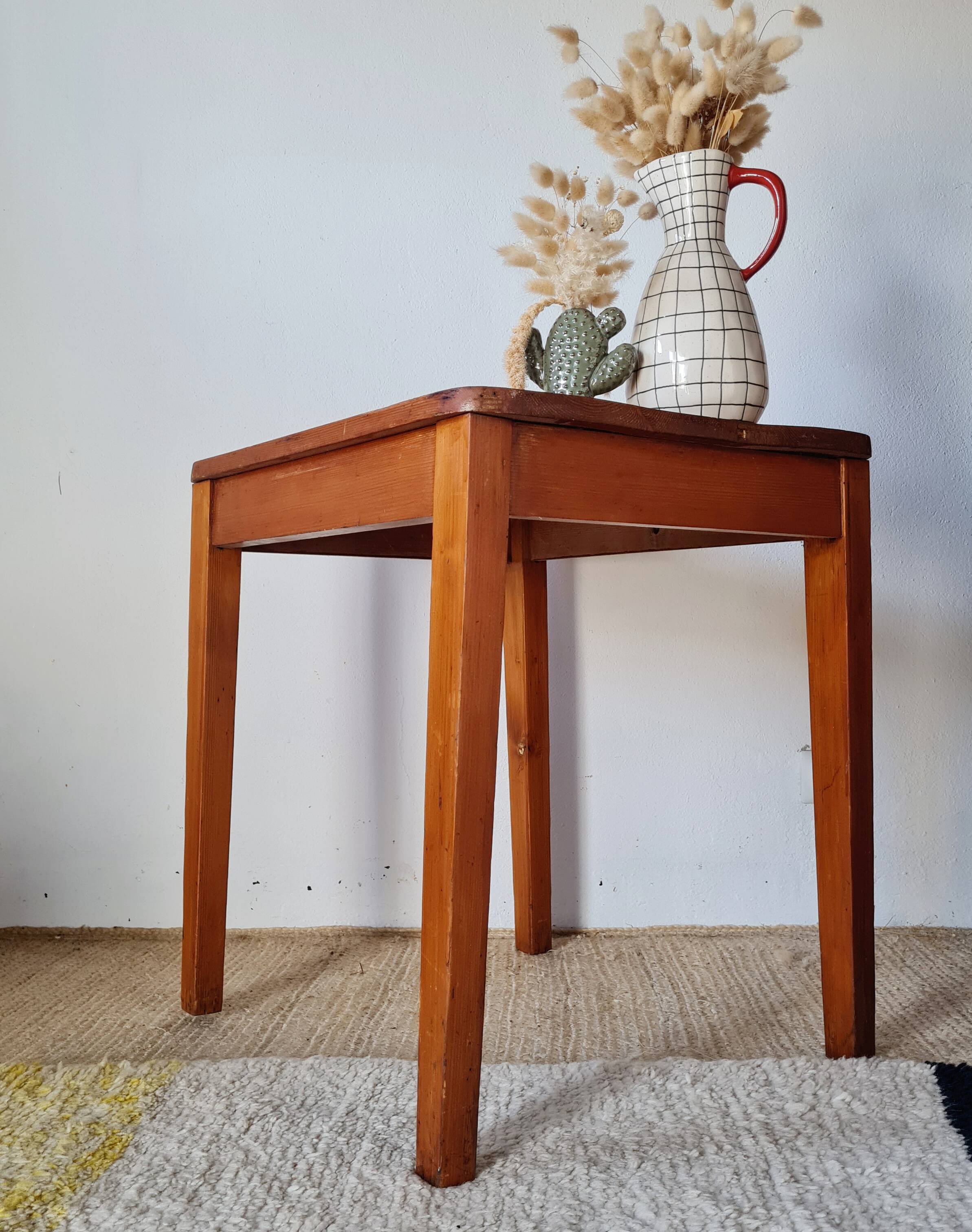 Petite table ou bout de canapé en bois