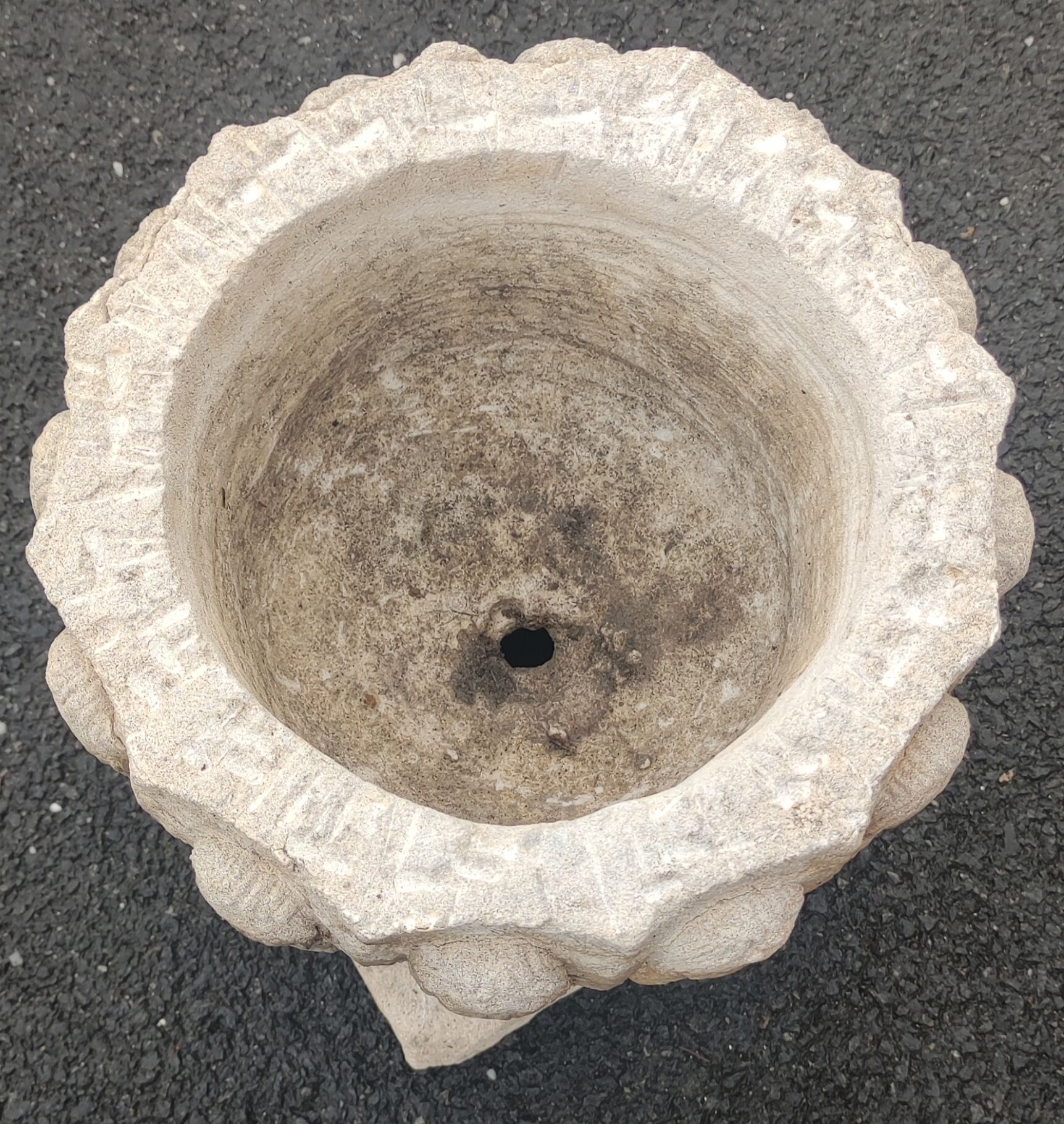 Old pot d exterior decoration knights