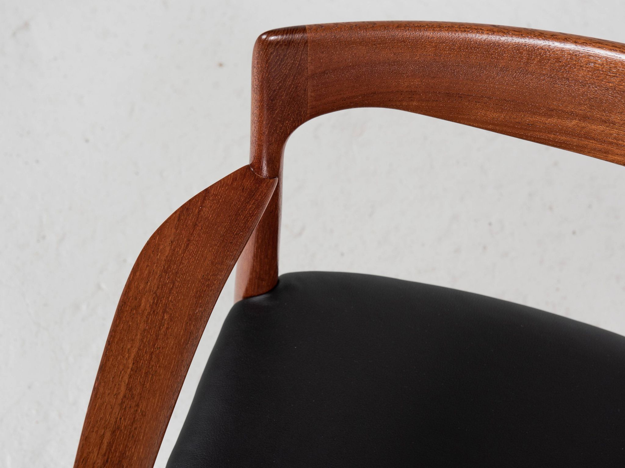 Midcentury Danish chair with armrests in teak and new skai by Arne Vodder for Vamo 1960s